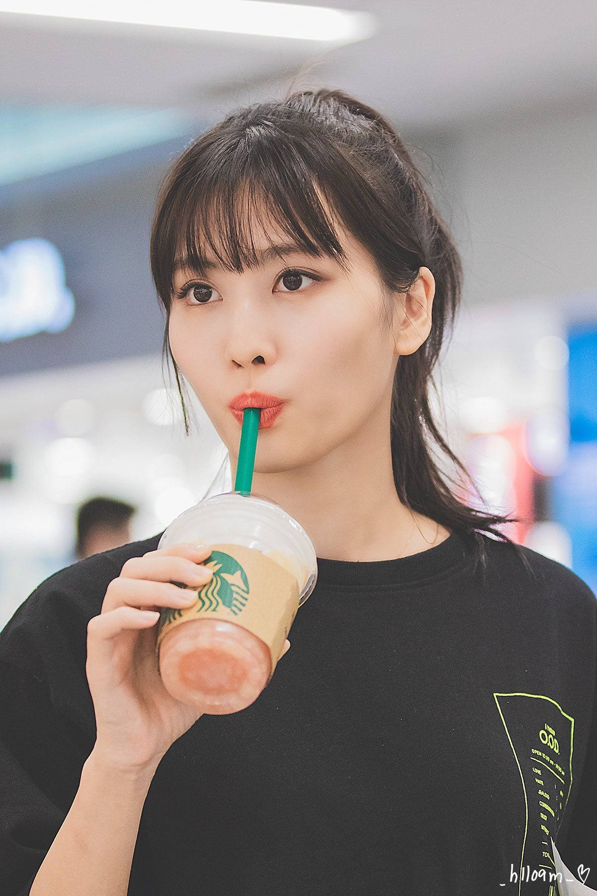 Hirai Momo Drinking Starbucks Wallpaper
