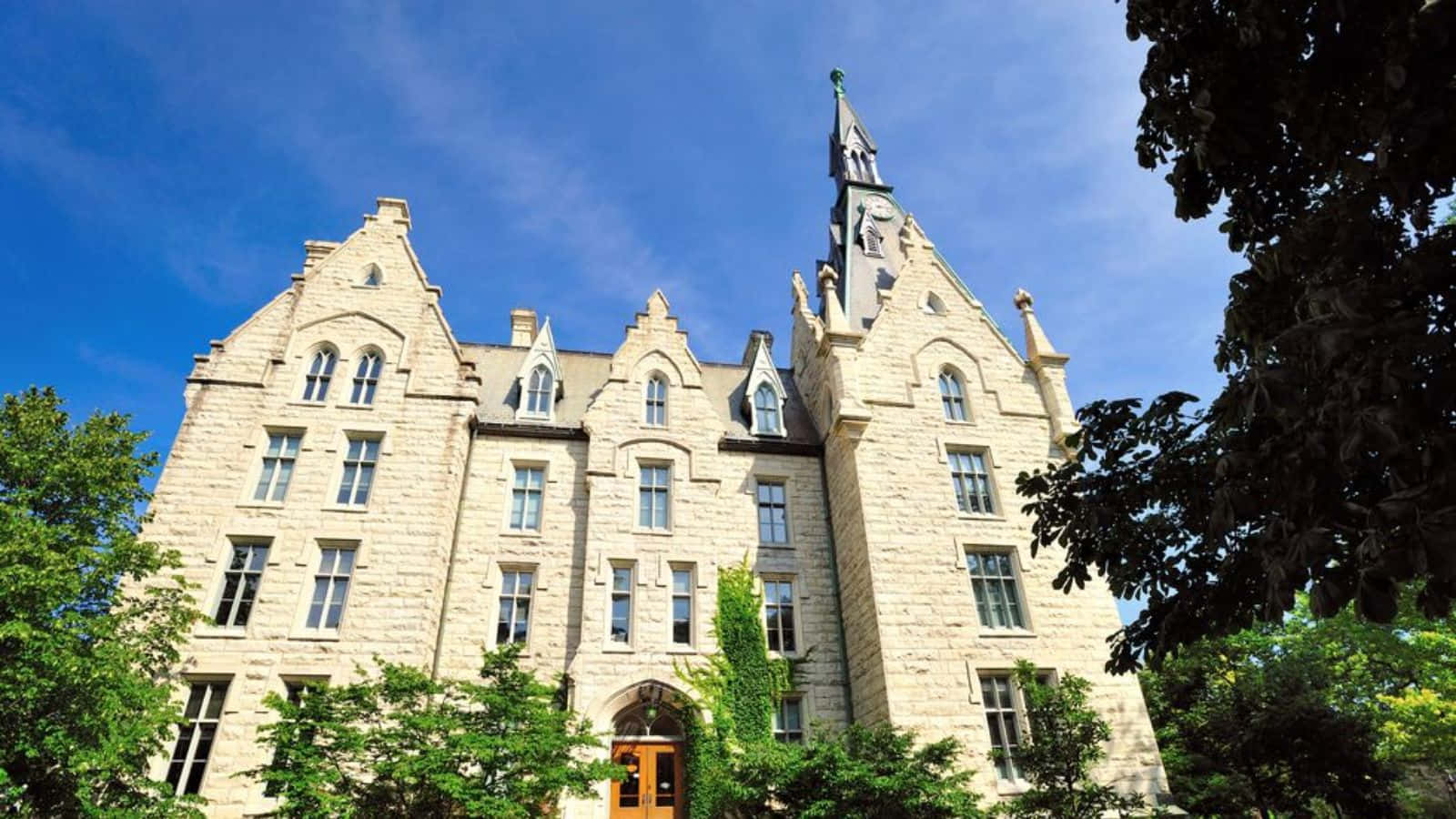 Historische Facade Van Een Collegegebouw Achtergrond