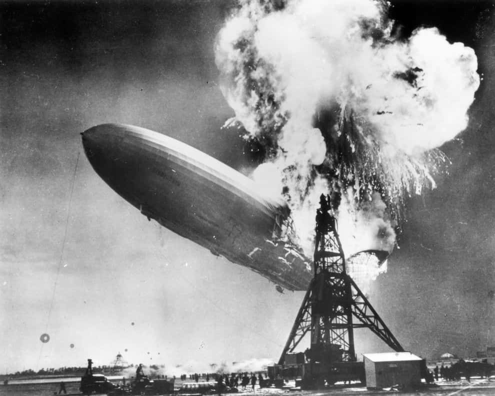 Historisktsvartvitt Bild Av Hindenburg-katastrofen.