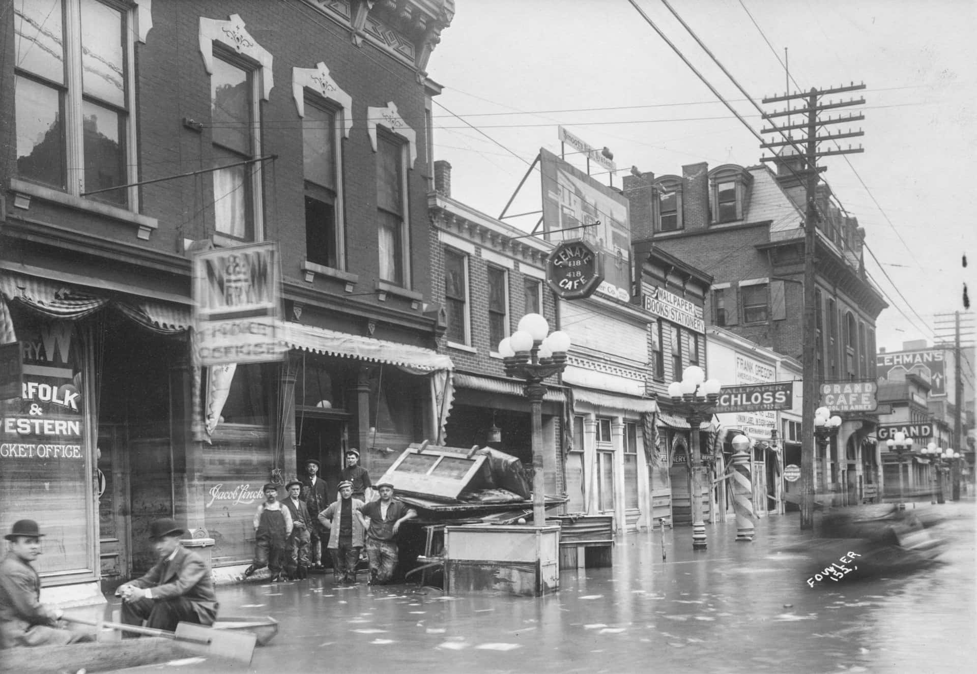 Historisk sort og hvid Main Street flood billede