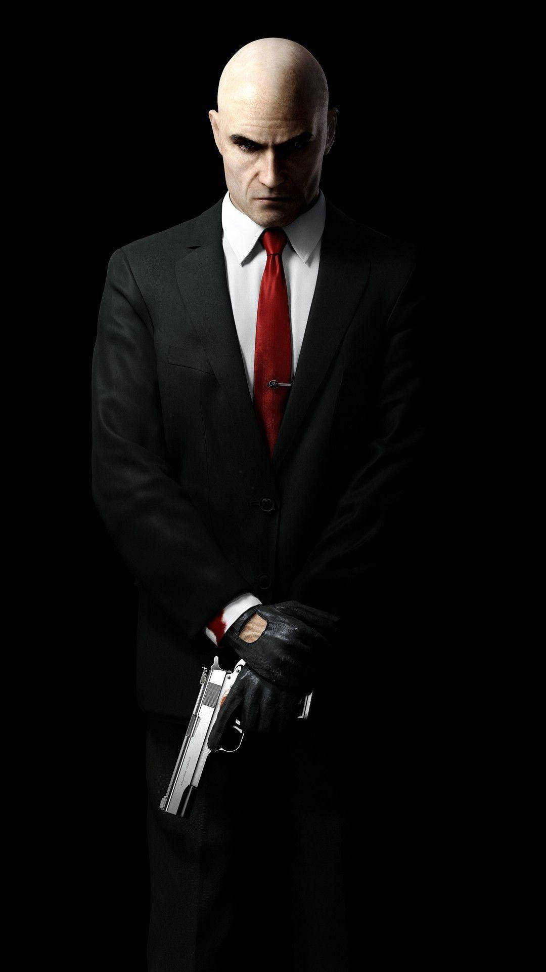 En mand i en jakkesæt og slips, der holder et gevær. Wallpaper