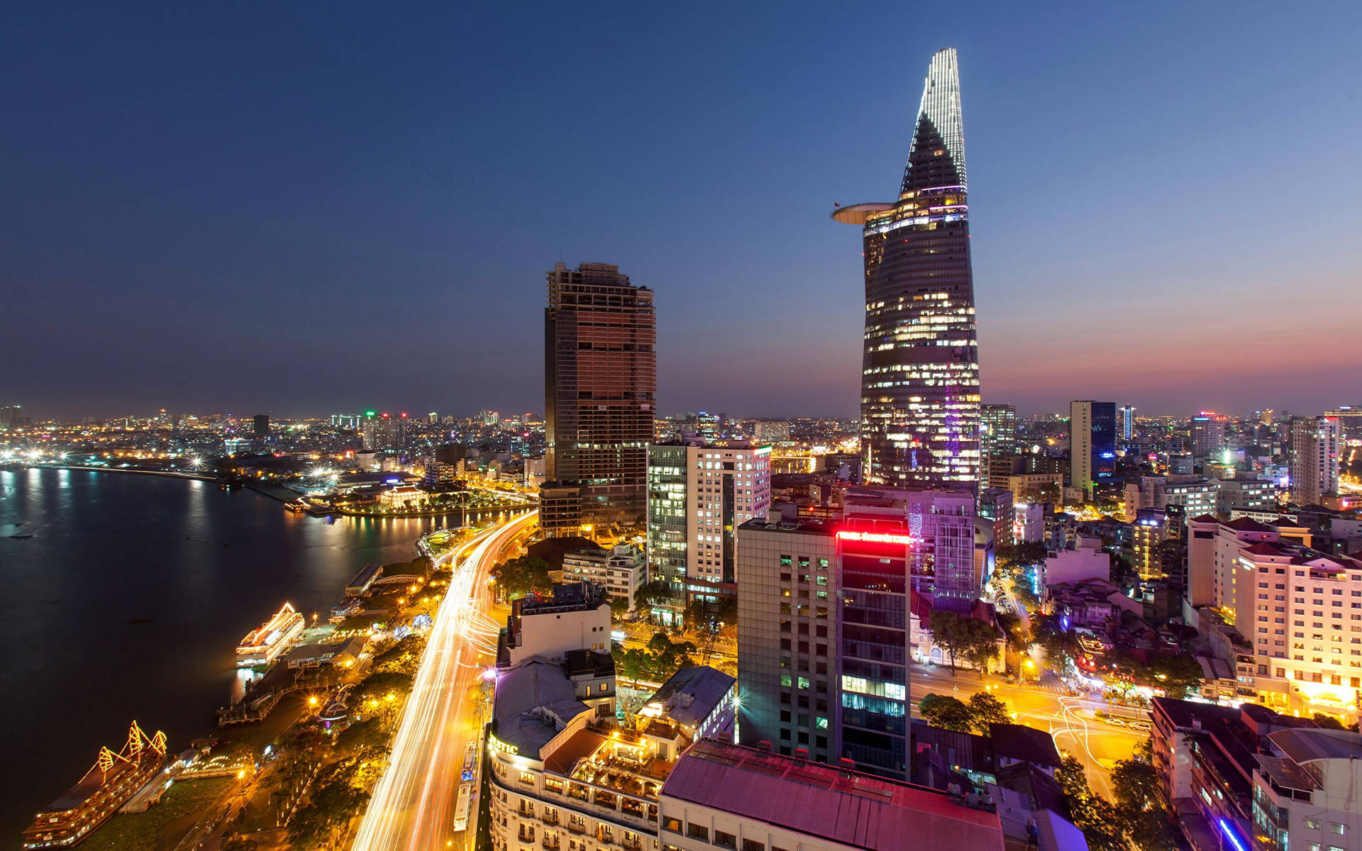 Jagrekommenderar Att Ha En Bild Av Ho Chi Minh City Financial Tower Som Bakgrundsbild På Din Dator Eller Mobiltelefon. Wallpaper