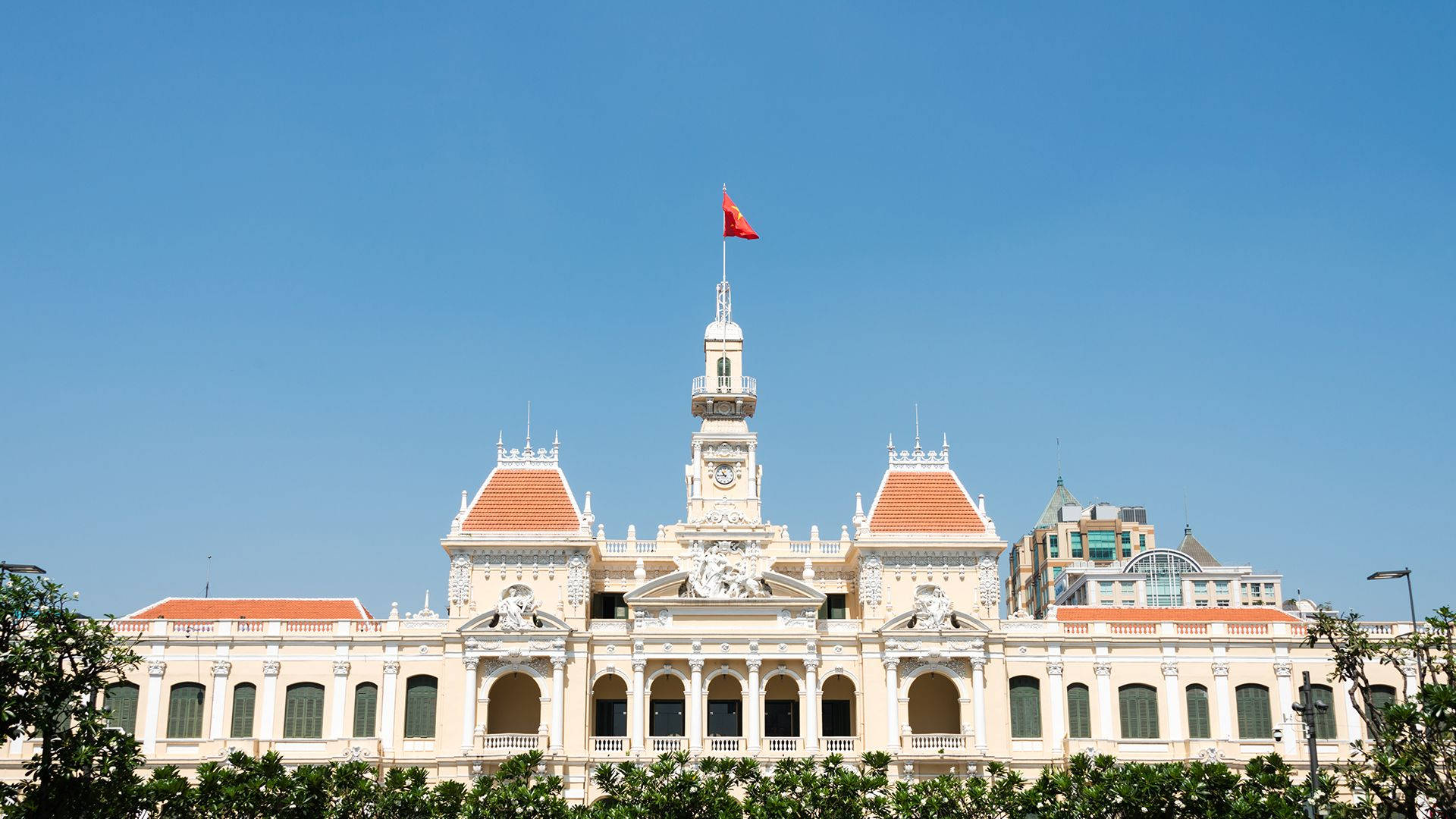 Majestic View of the Ho Chi Minh City People's Committee Building at Night Wallpaper