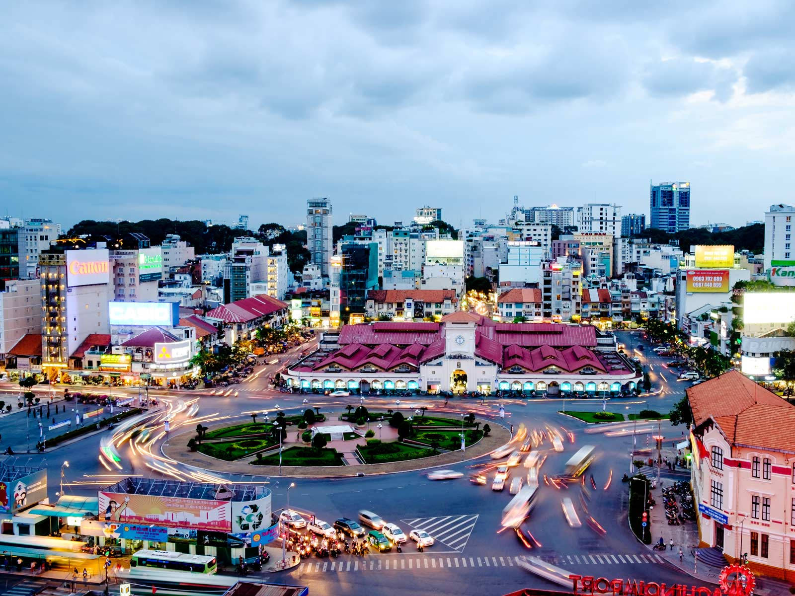 Ho Chi Minh City rundkørselspark Blur Tapet Wallpaper