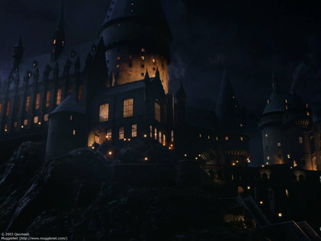 Hogwarts Castle Illuminated at Night Wallpaper