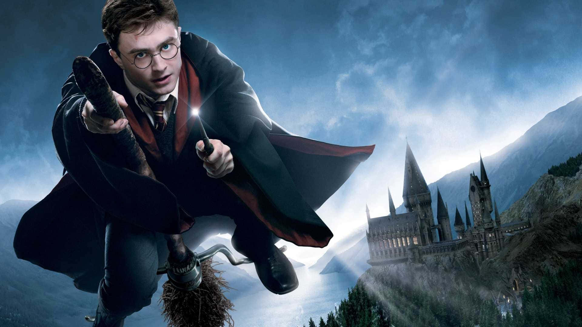 Explore the Magic of Hogwarts Castle Wallpaper