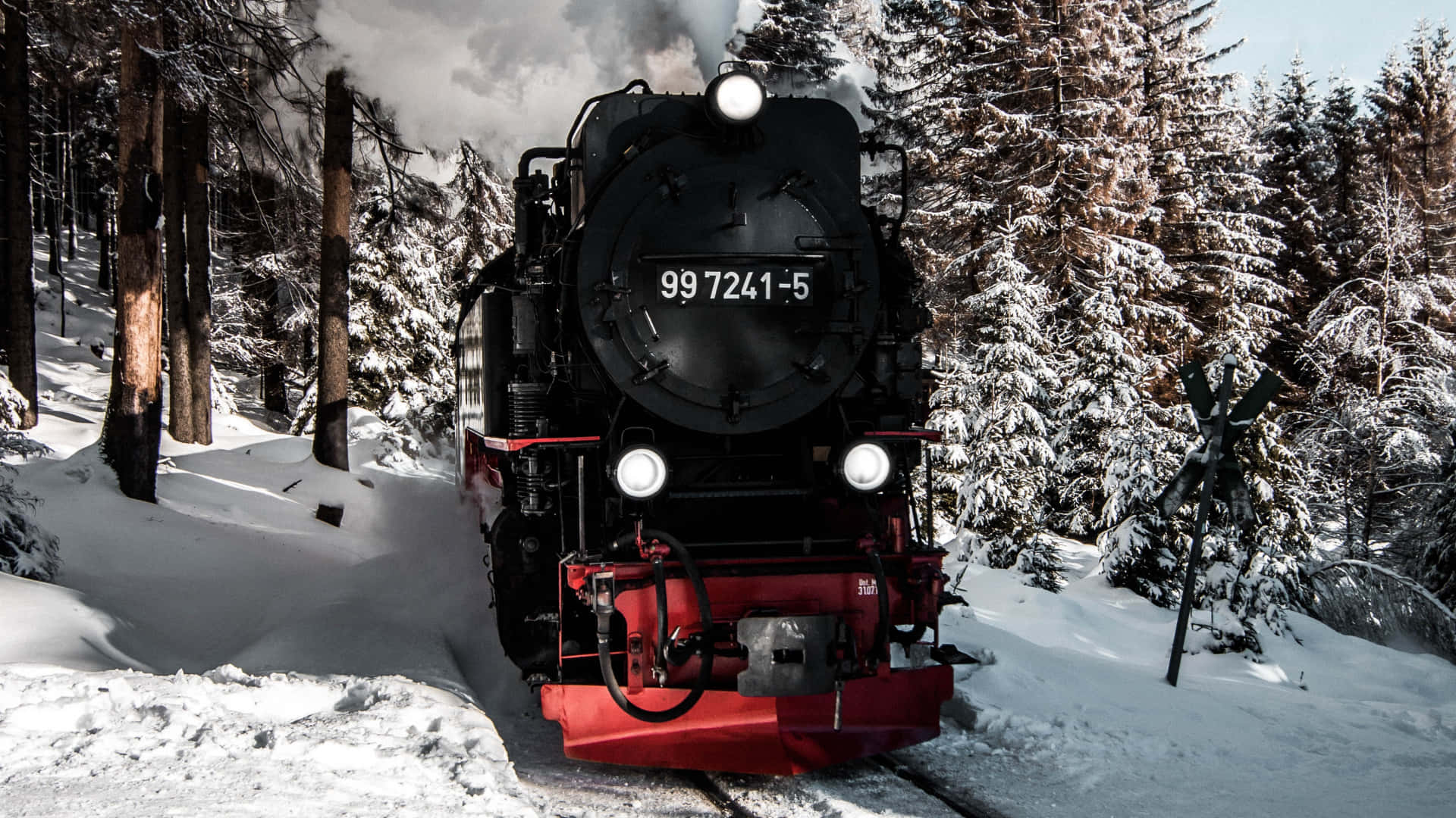 The Iconic Hogwarts Express Train Leaving the Platform Wallpaper