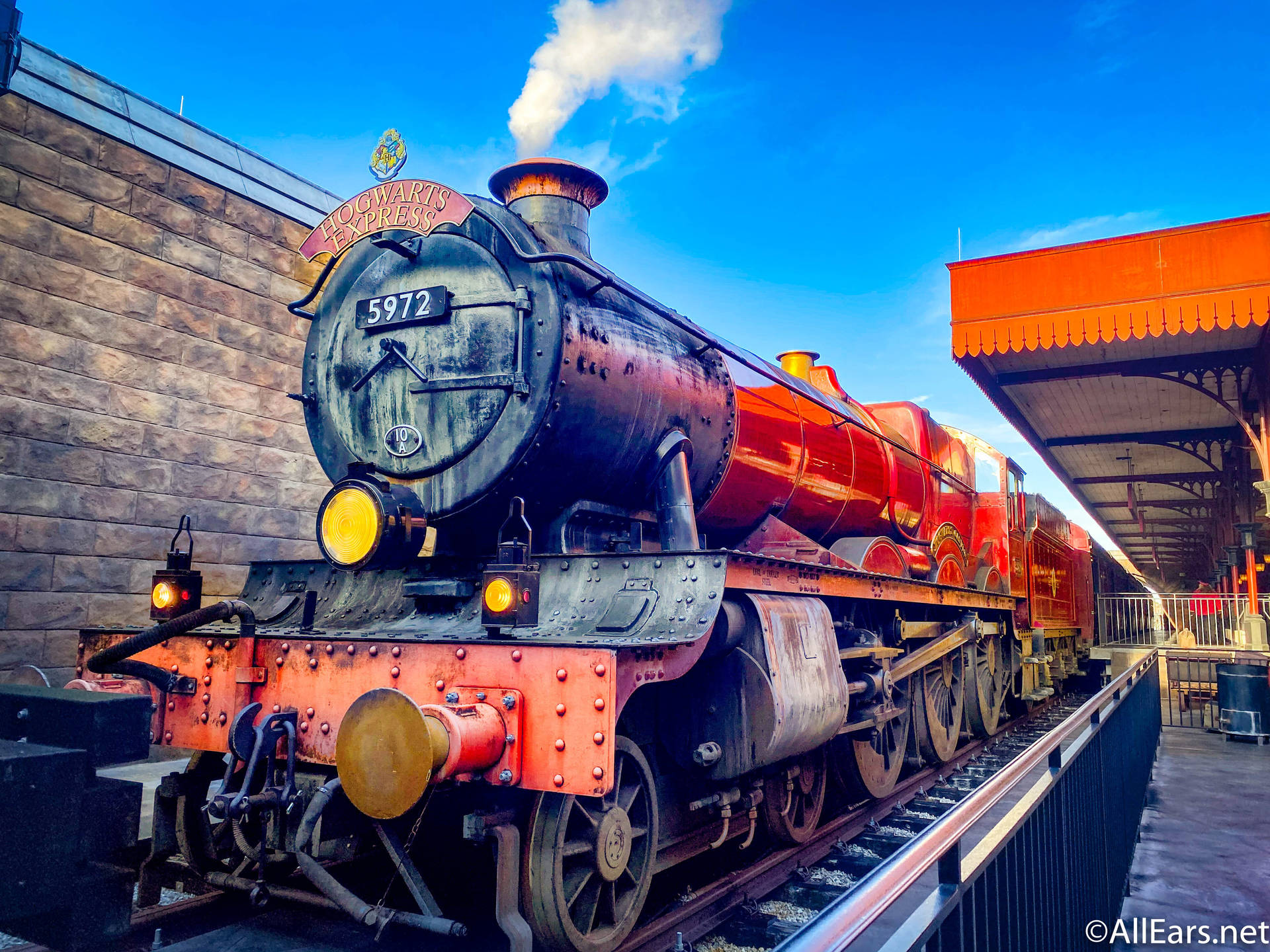 Hogwarts Express At Station Wallpaper