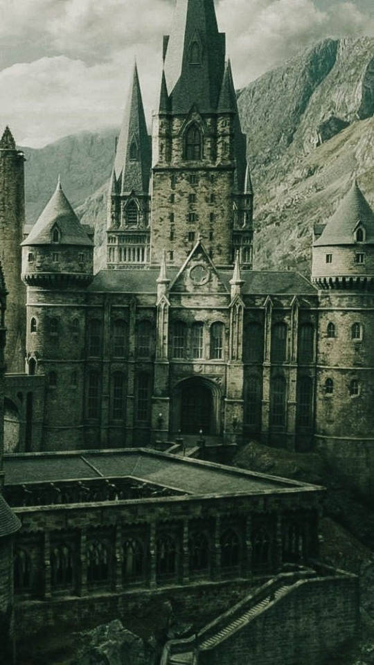 Hogwarts Fremtrædende Tårne Hp Æstetik Wallpaper
