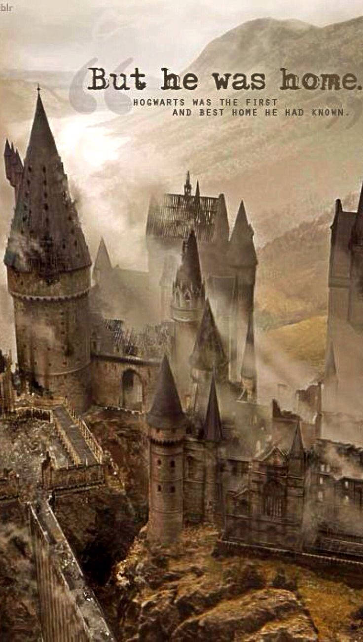 The beauty of Hogwarts overlooks at night Wallpaper