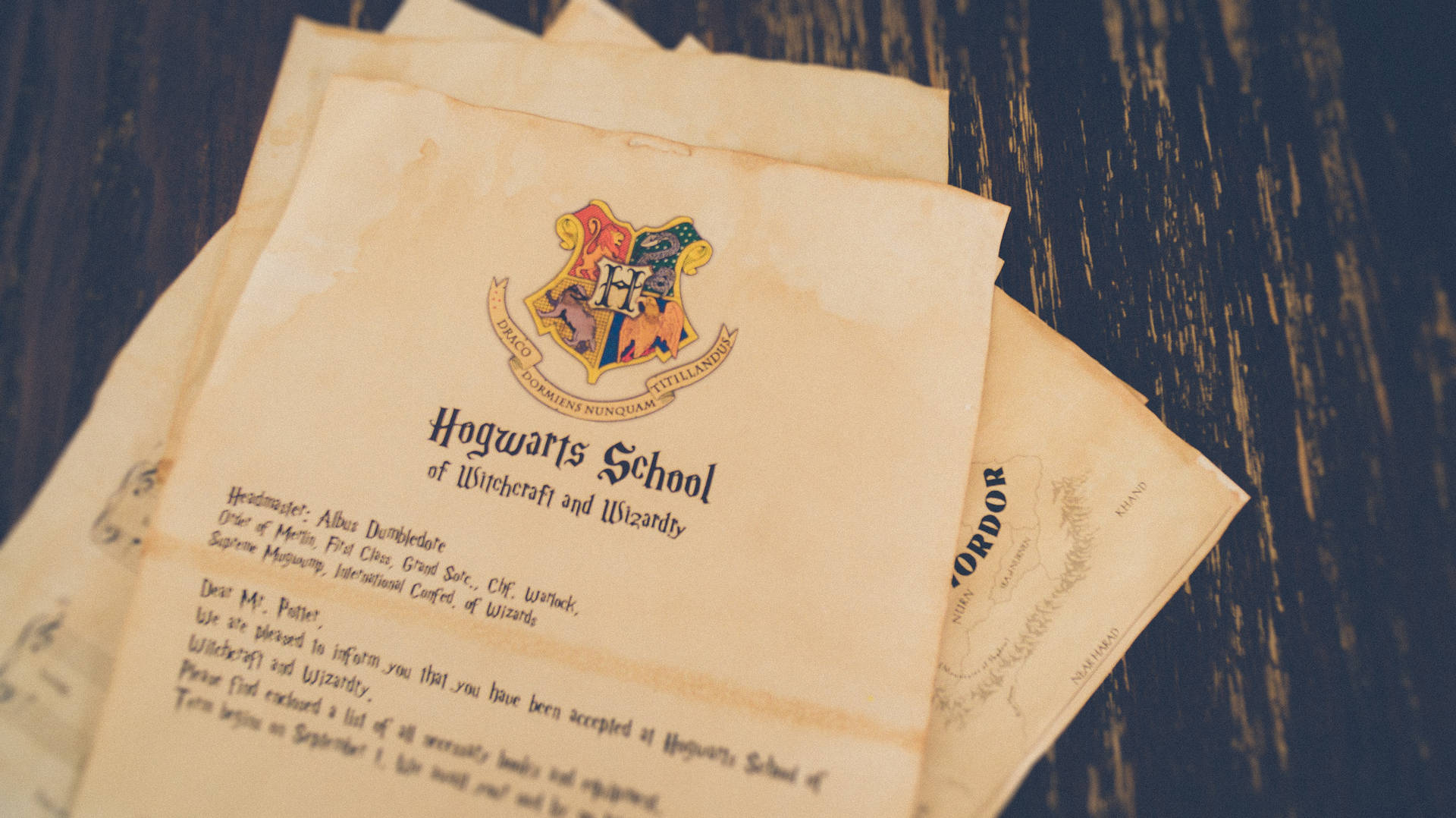 The iconic Hogwarts letter that Harry Potter received Wallpaper