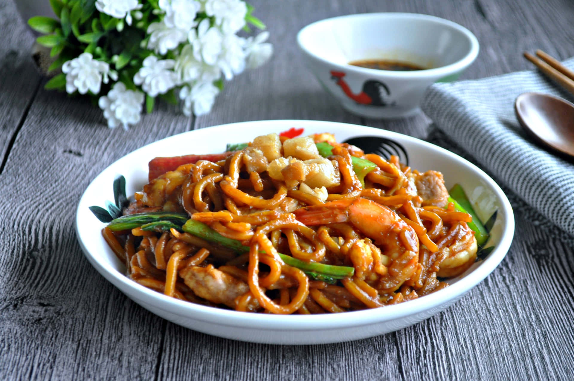 Hokkien Mee On Grey Table With White Flowers Wallpaper