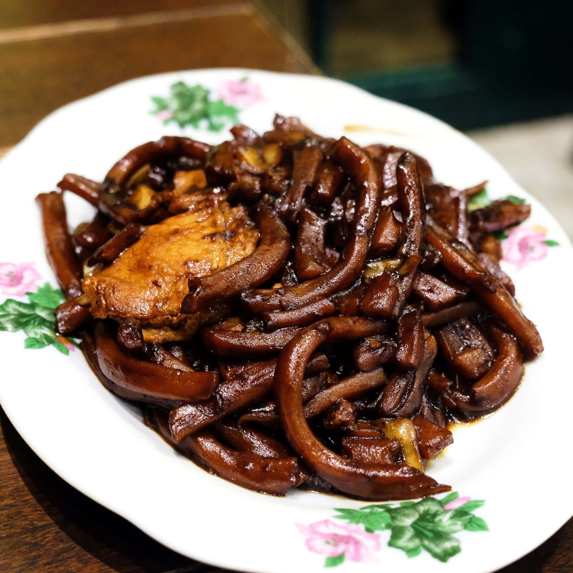 Hokkien Mee On Plate With Floral Design Picture