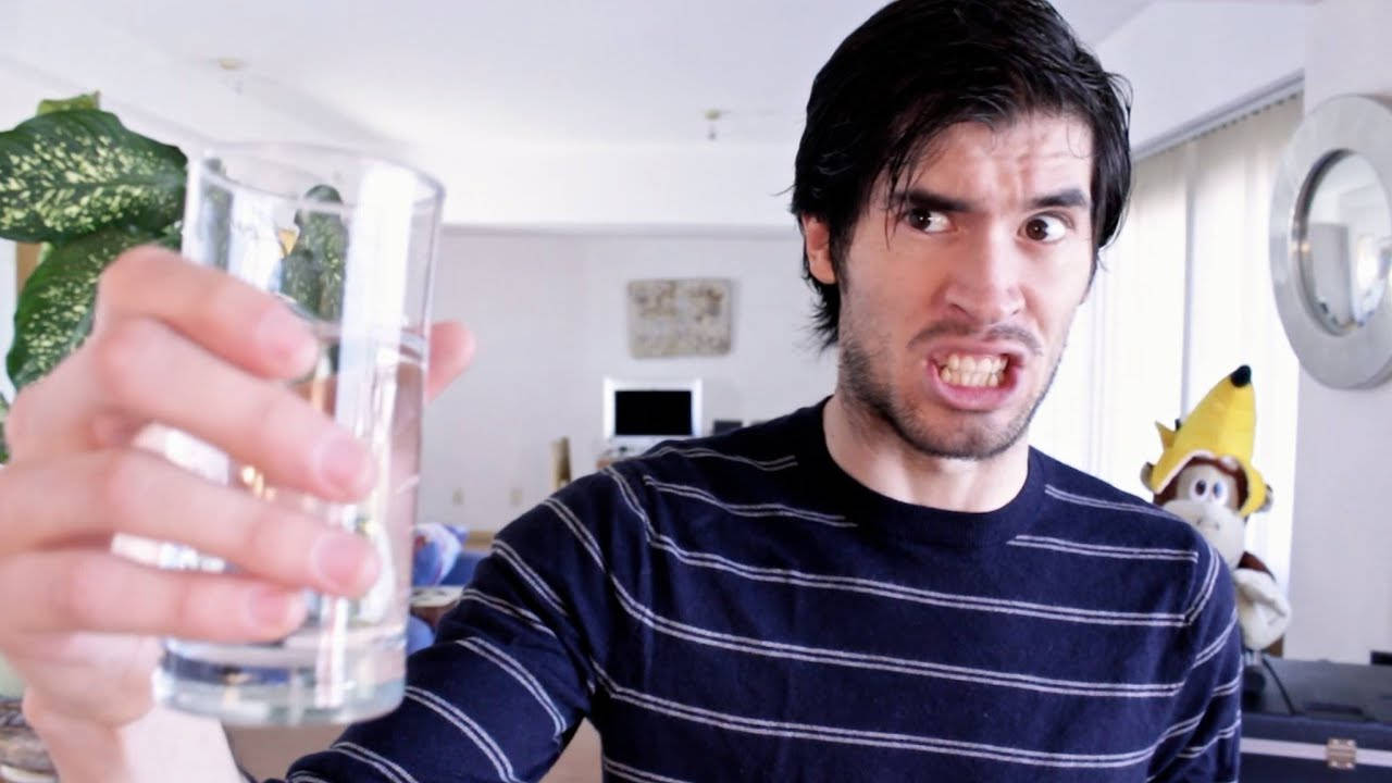 HolaSoyGerman Holding Glass Of Water Wallpaper