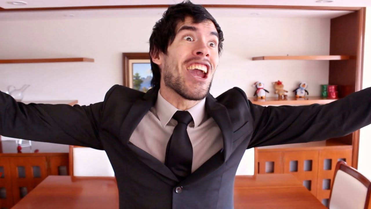 HolaSoyGerman In Suit And Tie Wallpaper