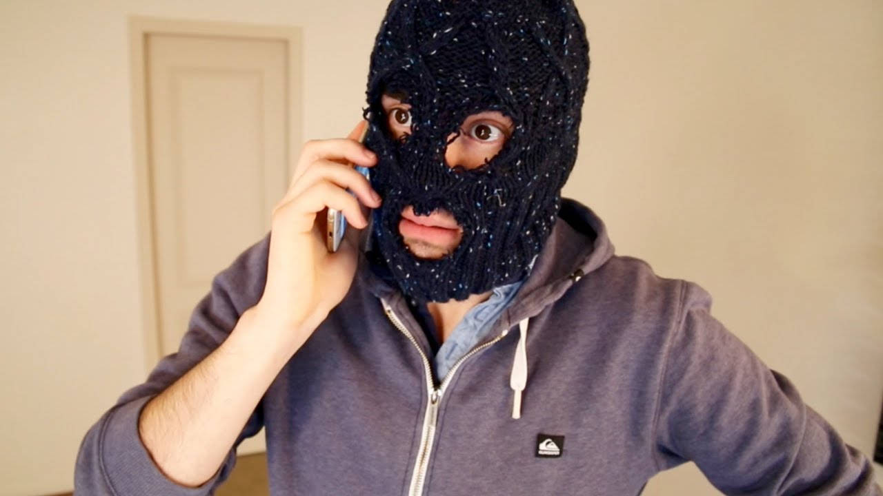 Holasoygerman Com A Máscara Preta Na Tela Do Seu Computador Ou Celular. Papel de Parede