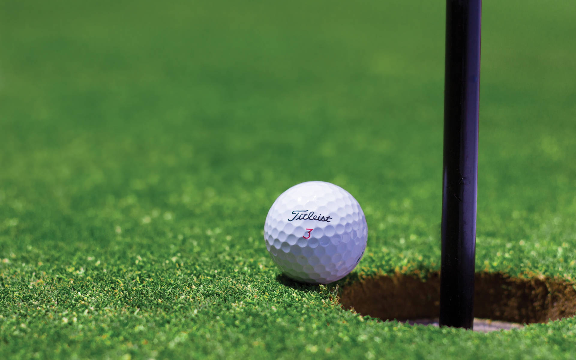 Escritoriode Golf Titleist Con Hole-in-one Fondo de pantalla