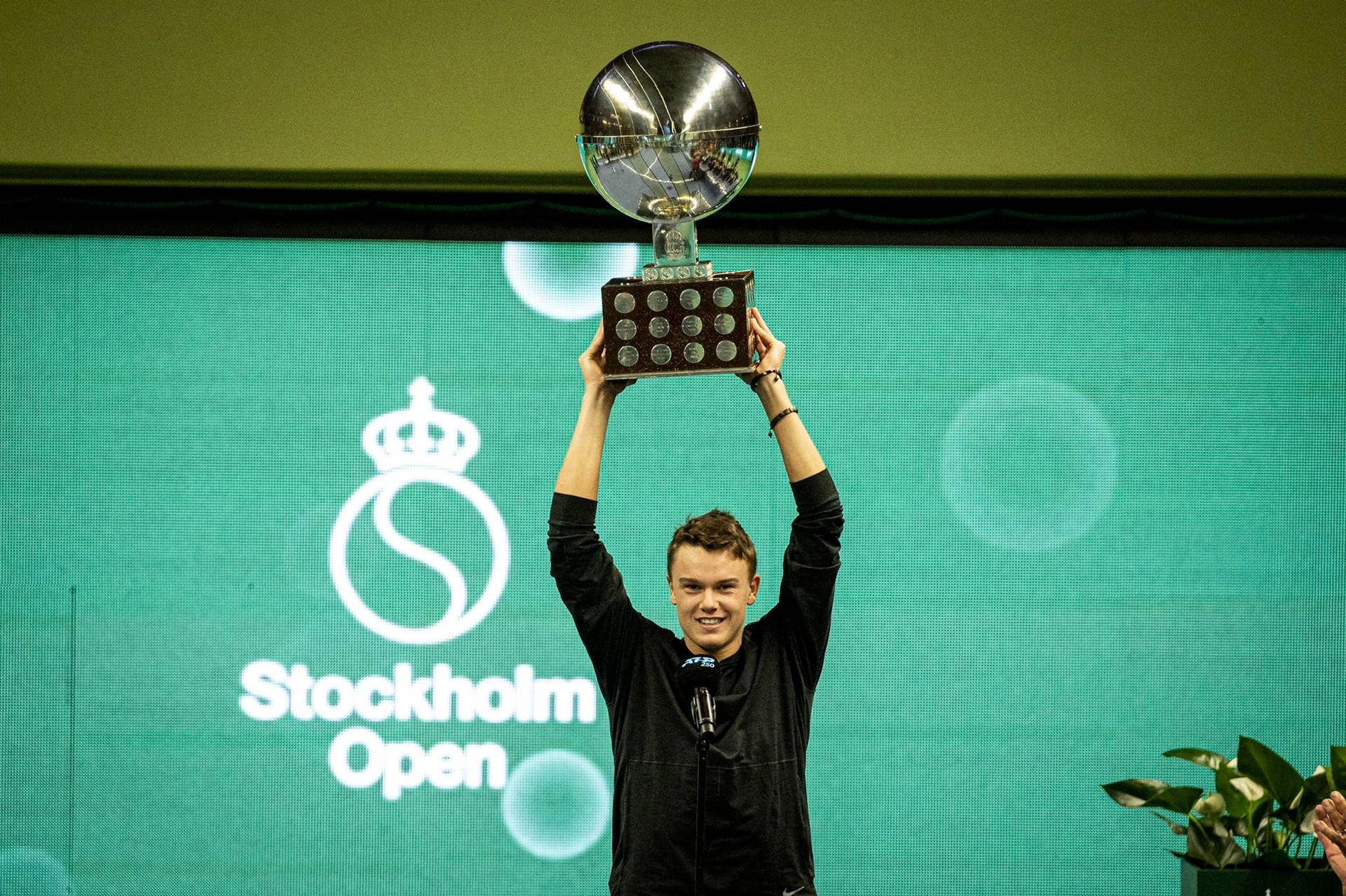 Holgerrune Trophy Stockholm - Holger Rune Trofé Stockholm Wallpaper