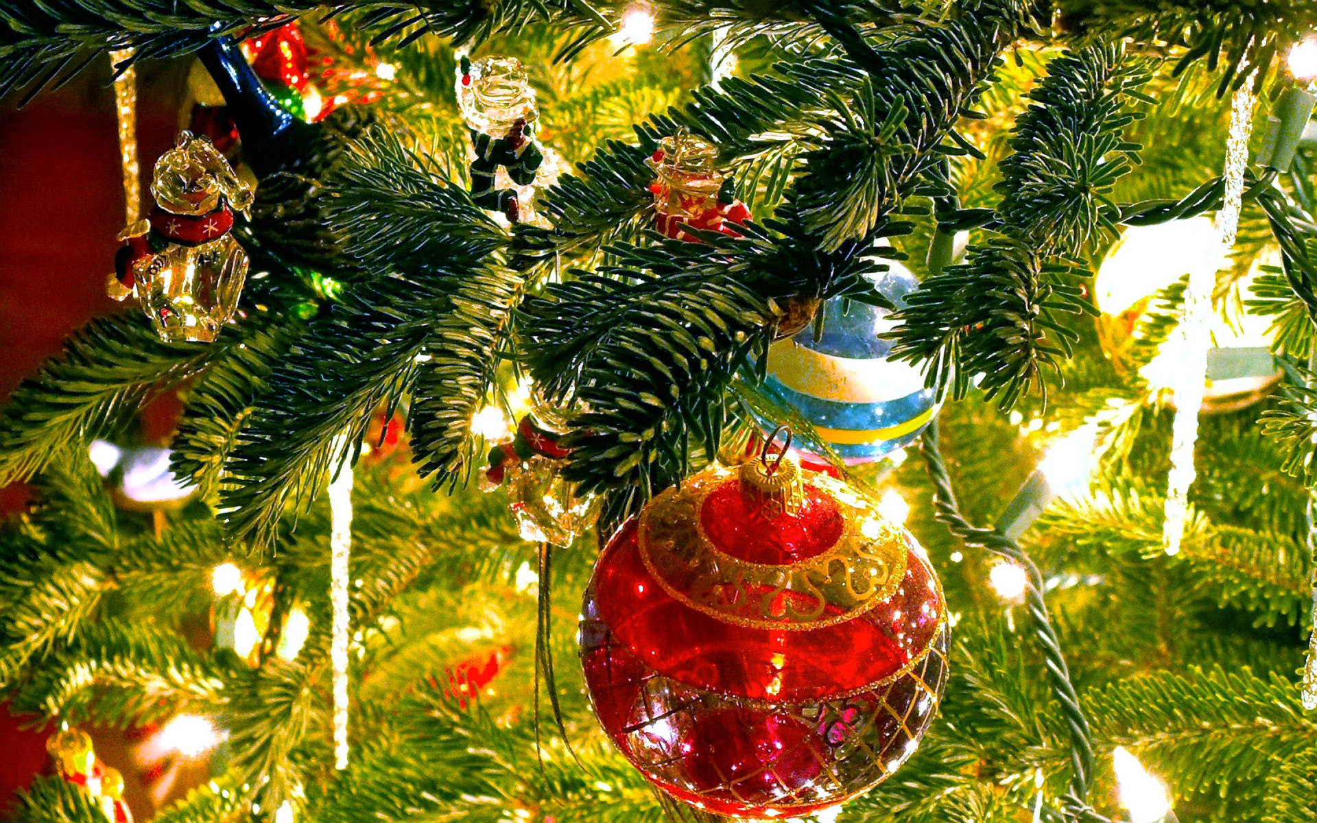 Celebrating the Holidays with Christmas Tree Decorations Wallpaper