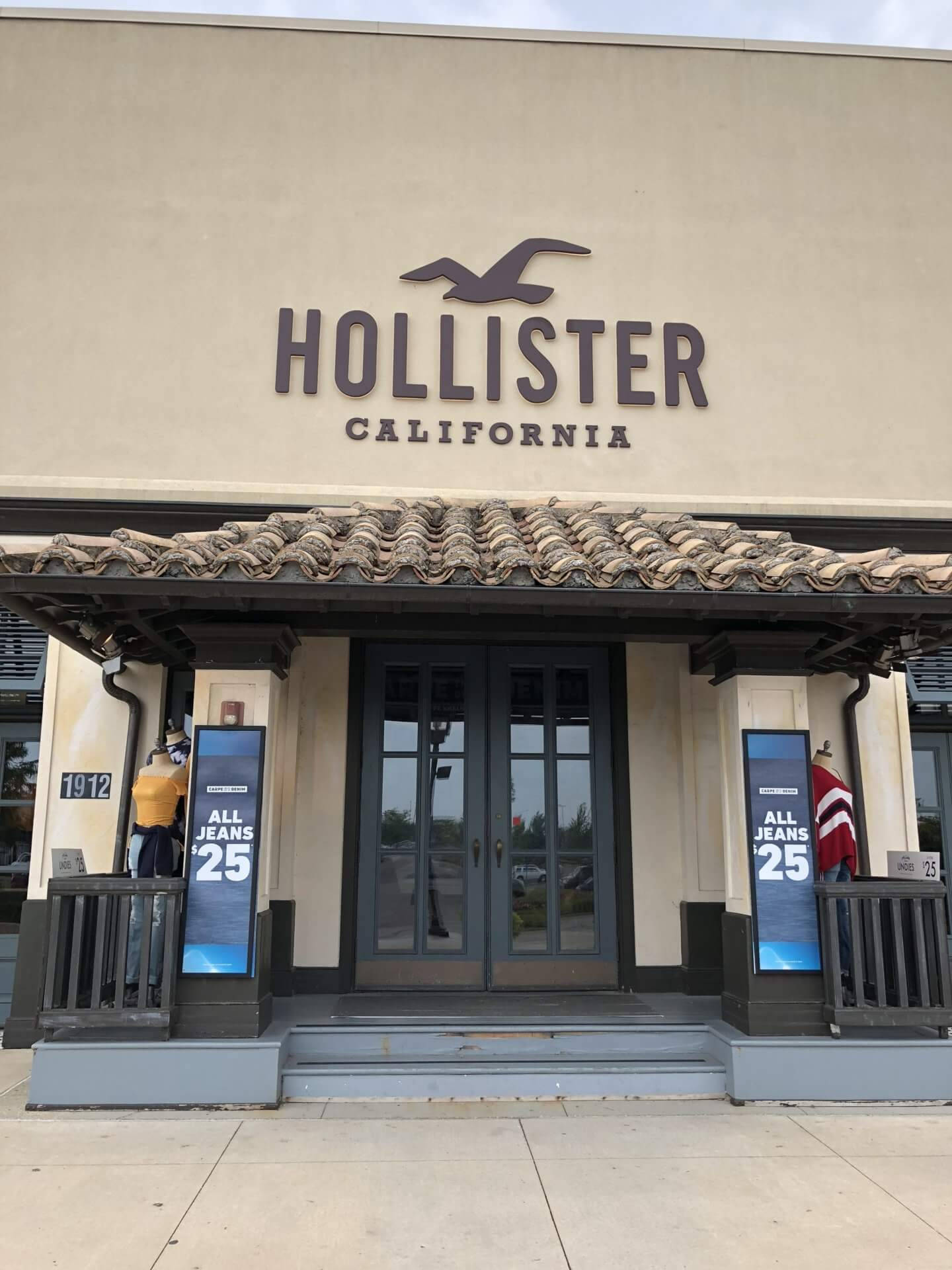 Hollister Store Front Logo Wallpaper