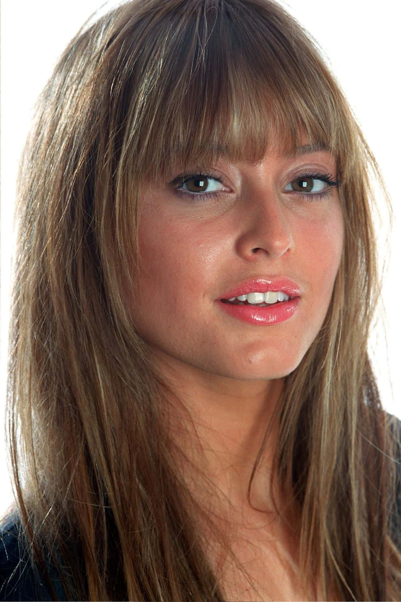 Holly Valance Close Up Portrait Wallpaper