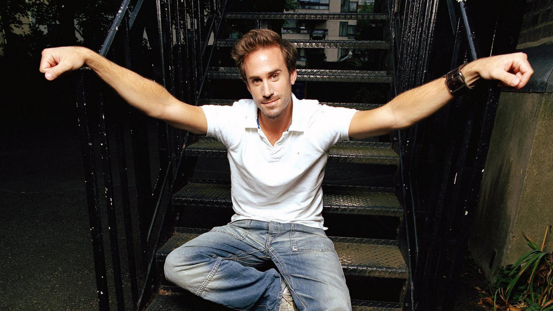 Hollywood Actor Joseph Fiennes In A Dynamic Pose Wallpaper
