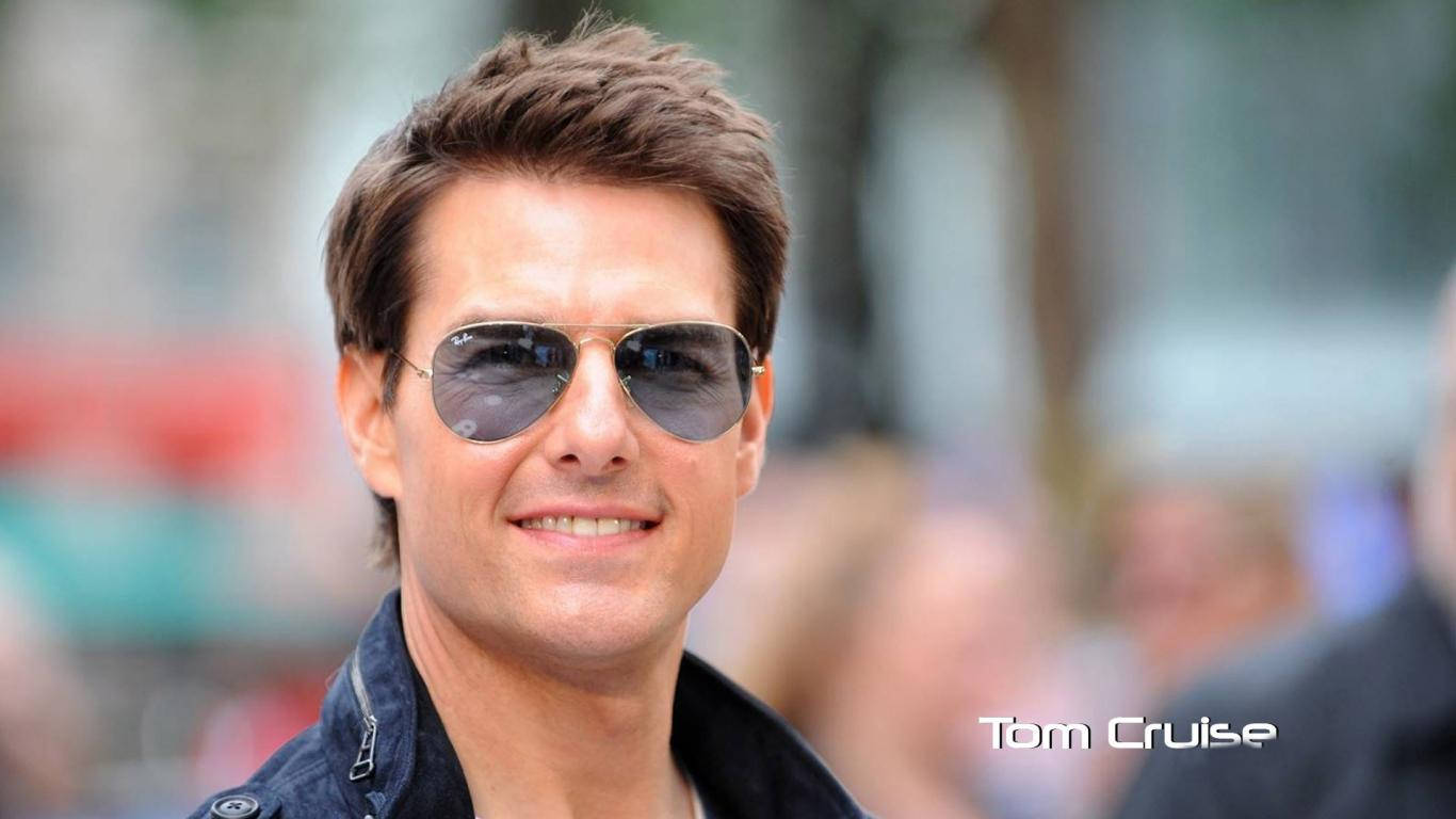 Hollywood Actor Tom Cruise Wallpaper