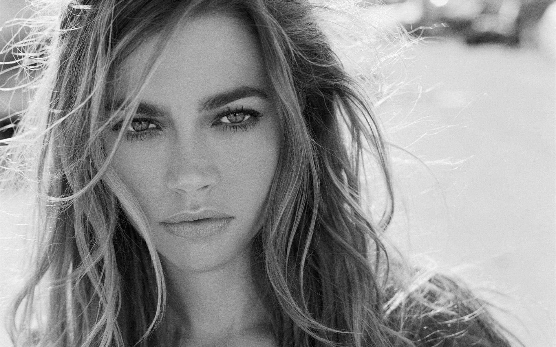 Download Hollywood Actress Denise Richards Black And White Wallpaper |  