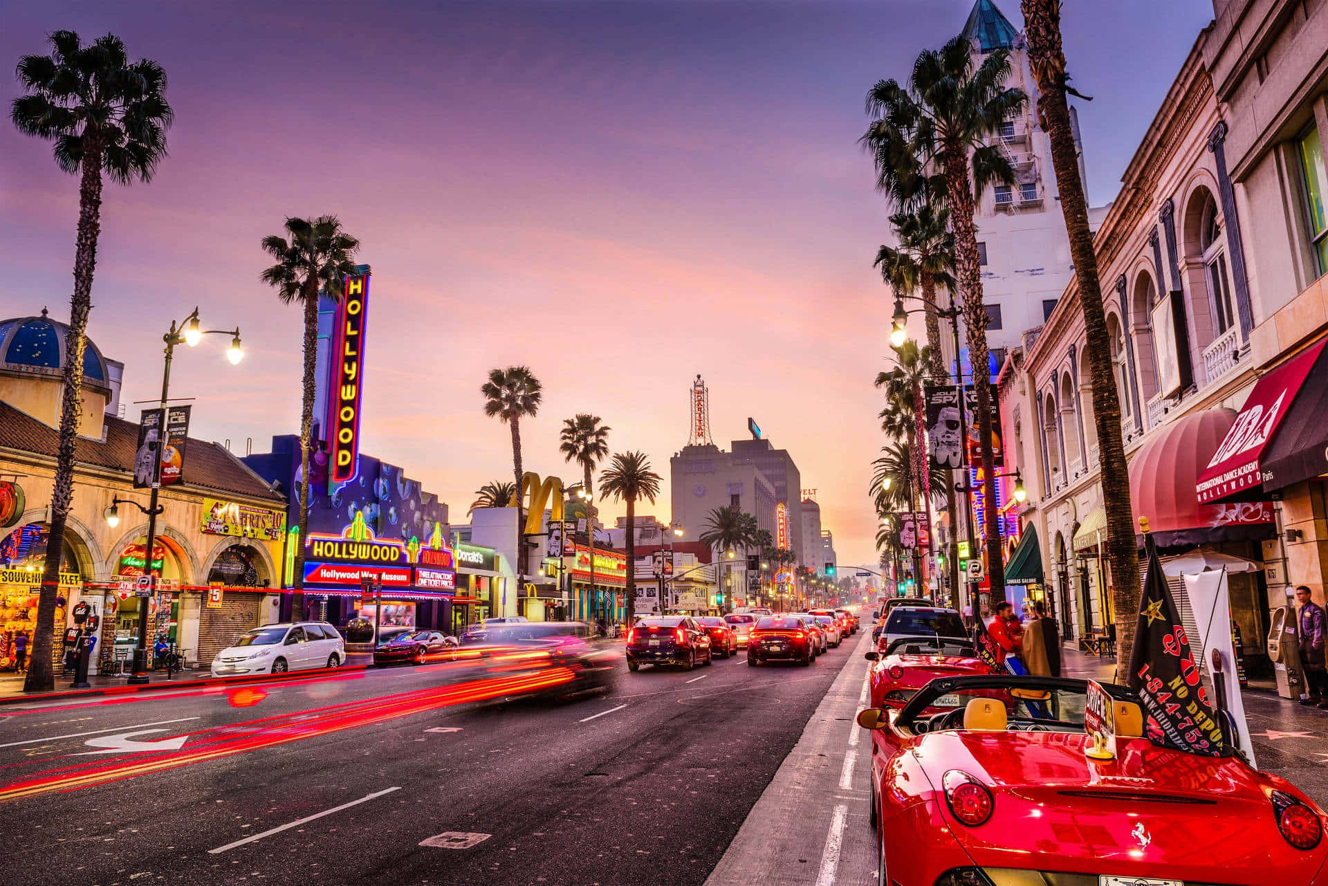 Hintergrundbildsonnenuntergang In Den Straßen Von Downtown Hollywood