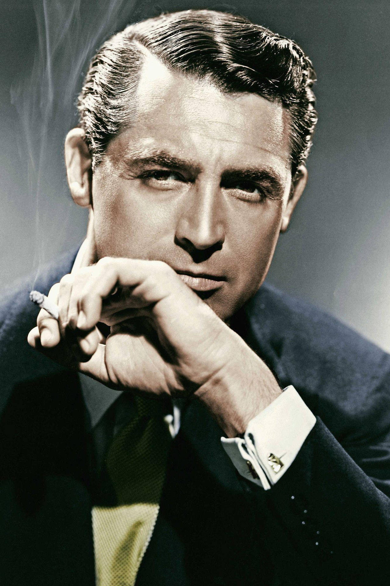 Classic Hollywood Star, Cary Grant, Captured in a Relaxed Moment Wallpaper