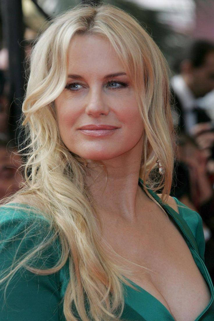 Hollywood Star Daryl Hannah During A Red Carpet Event Wallpaper