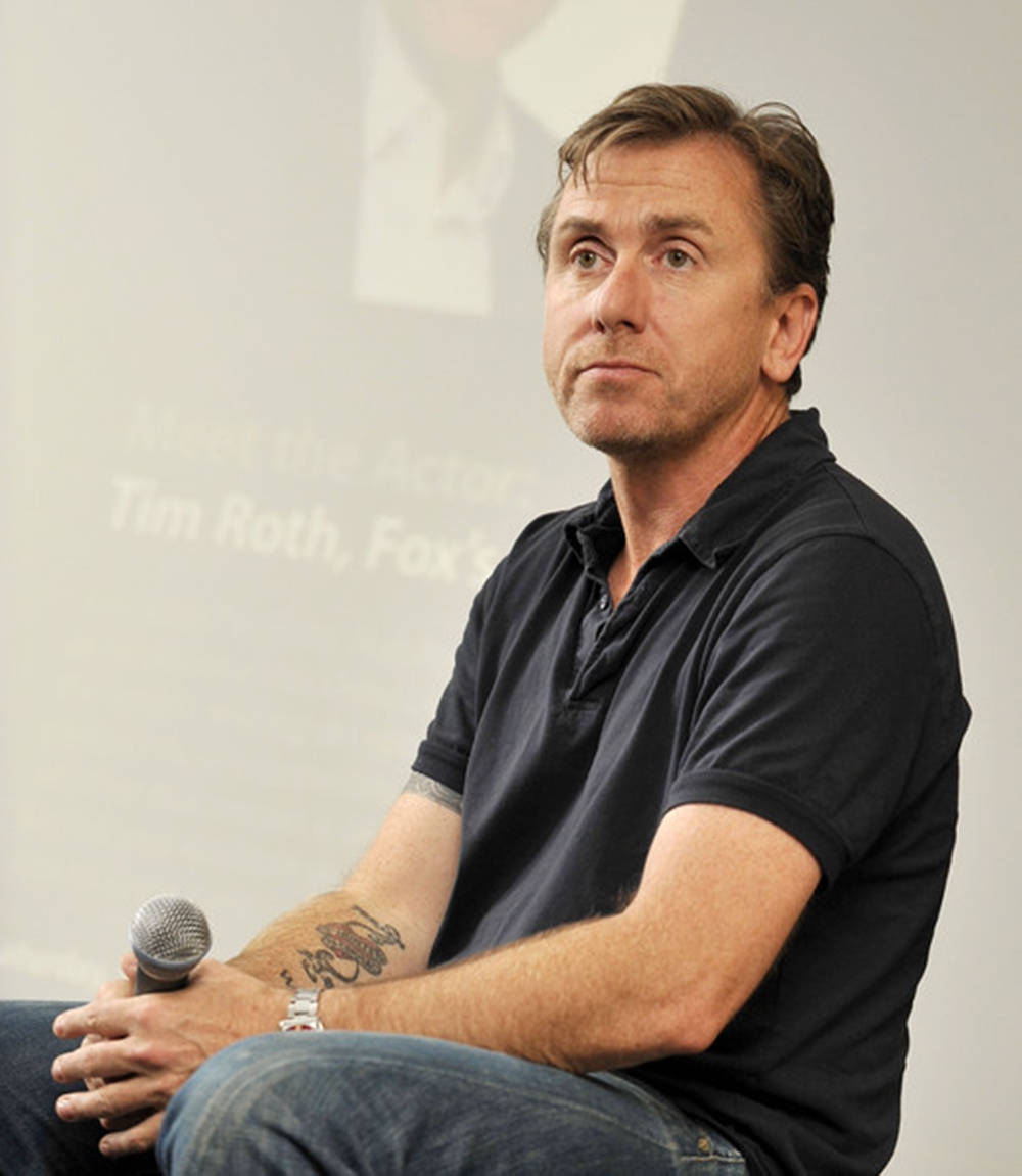 Hollywood Star Tim Roth In Casual Black Shirt Wallpaper