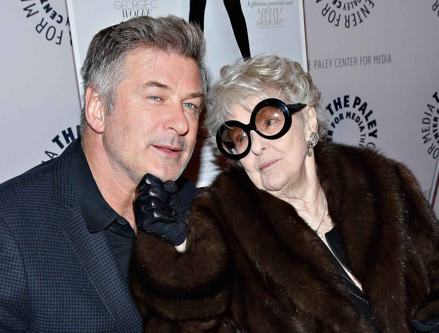Hollywood Stars Elaine Stritch And Alec Baldwin Background