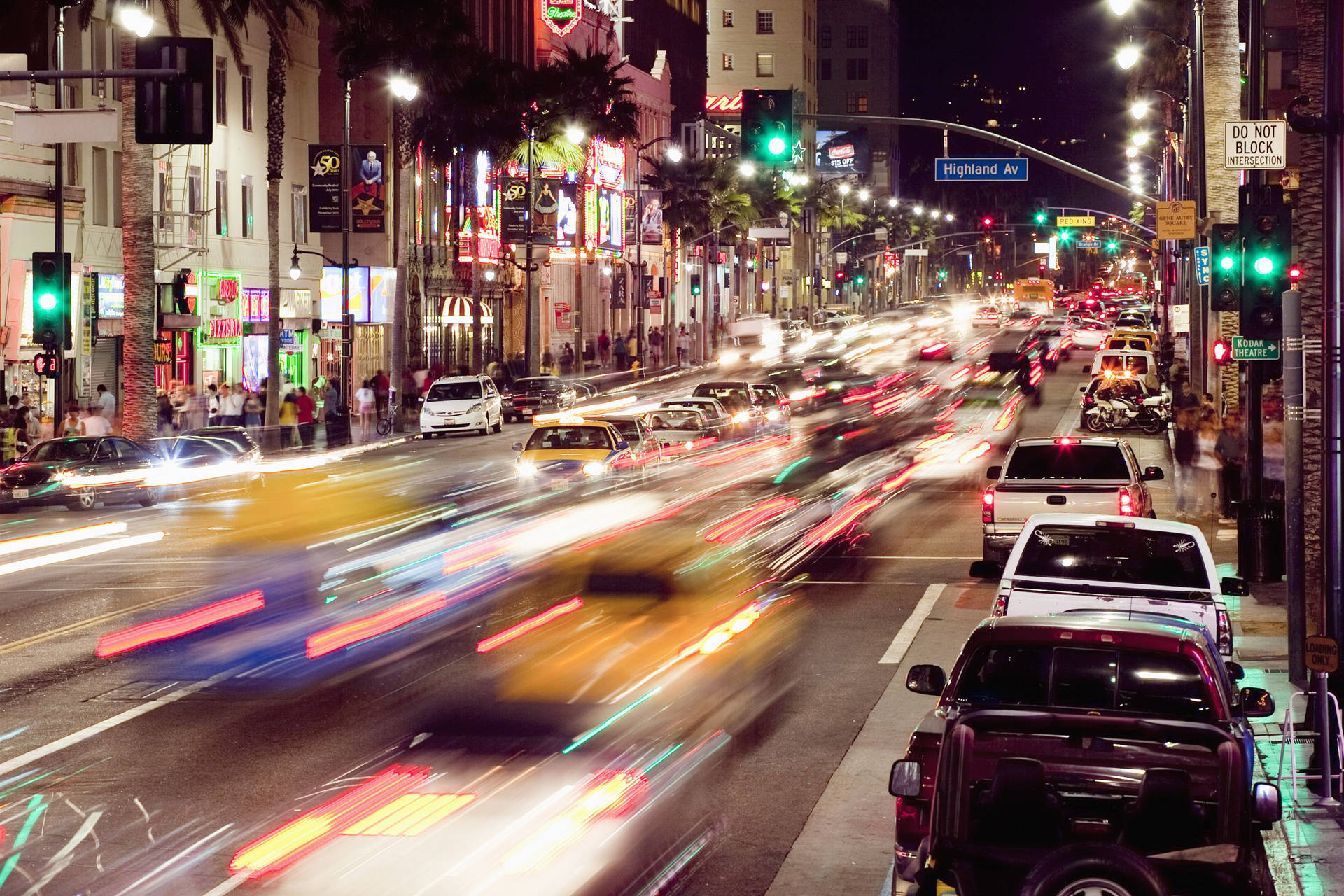 Hollywoodstreet Car Lights: Hollywood Gatumotljus Wallpaper