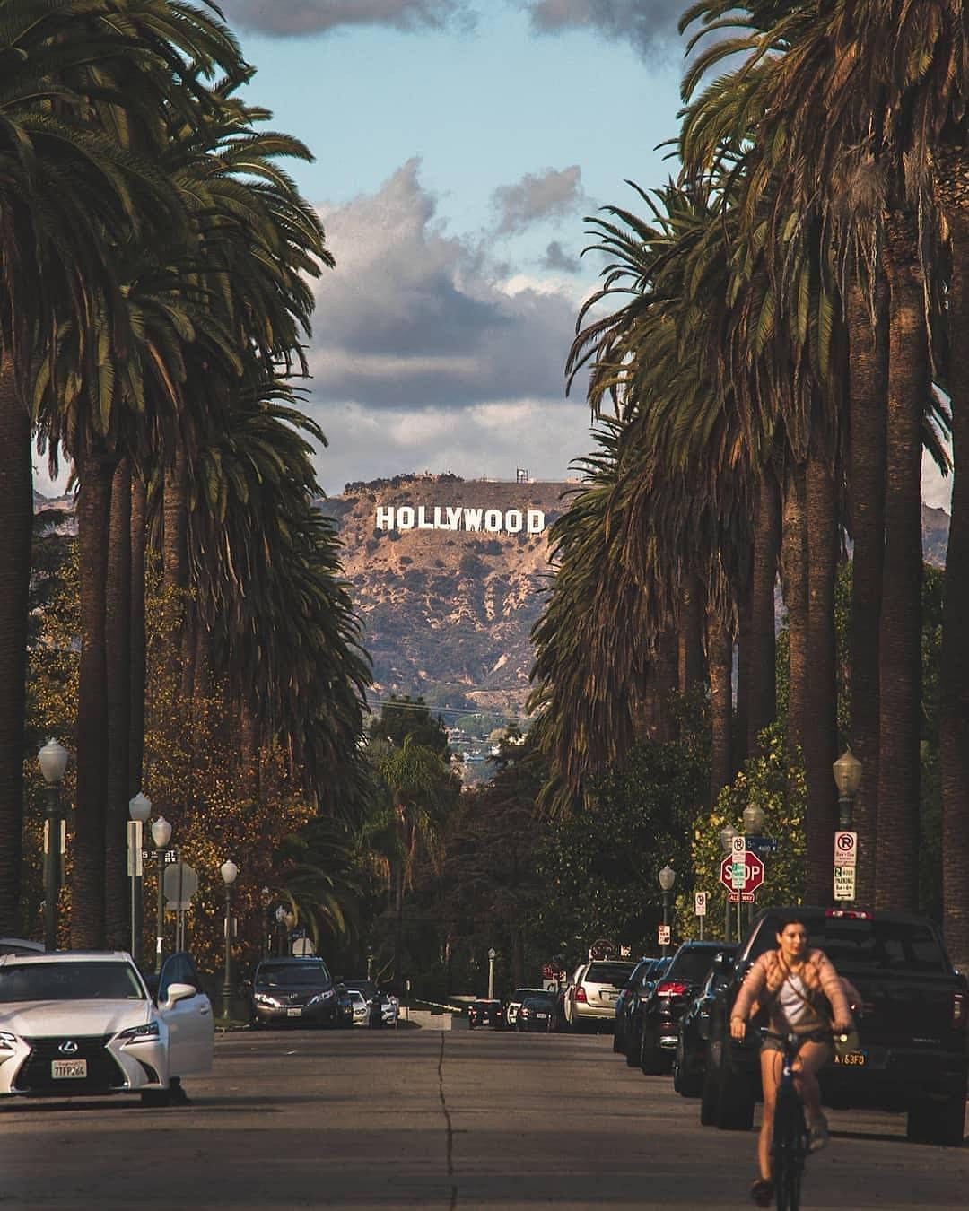 Blickauf Hollywood Straßenschilder Wallpaper