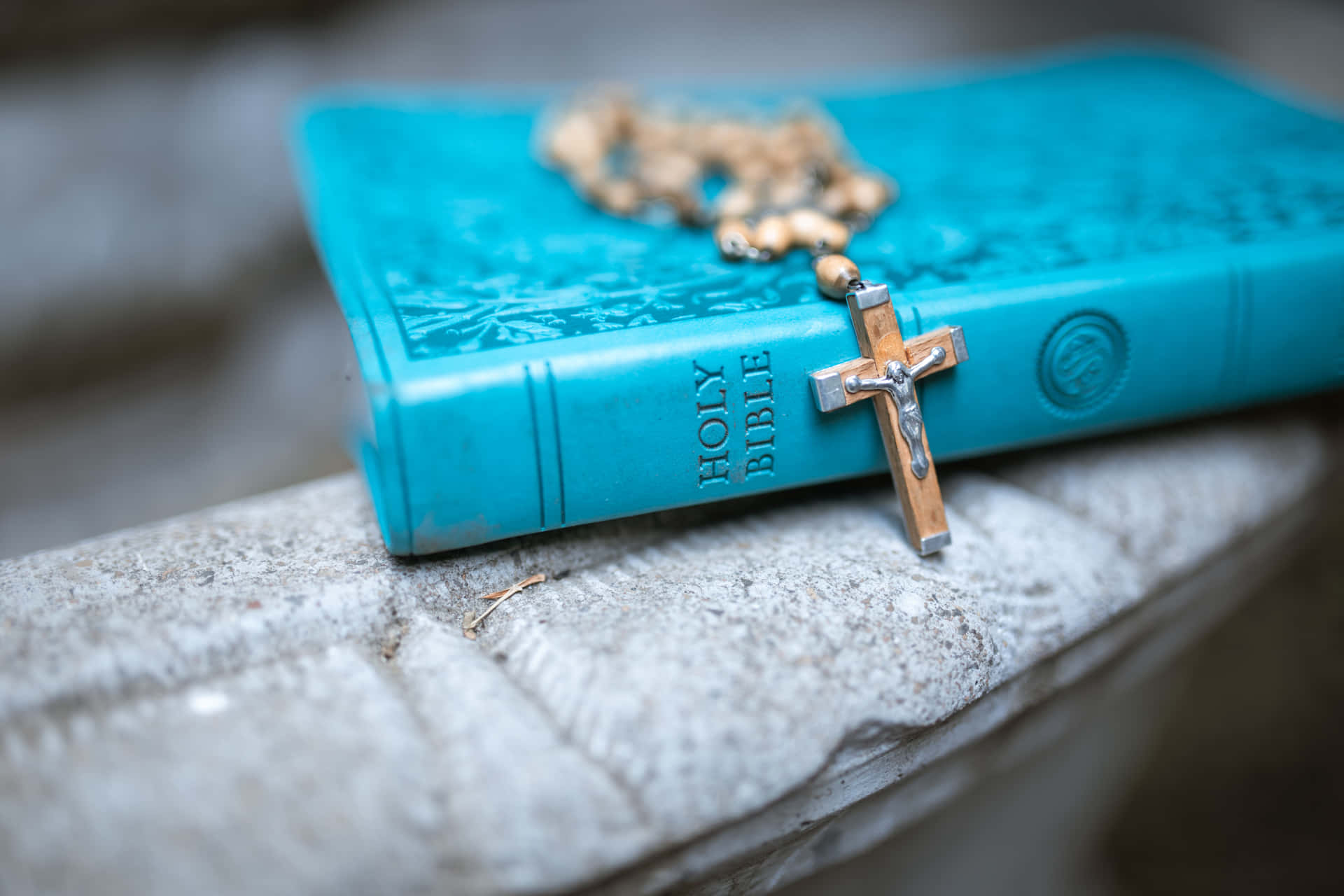 Holy Bible With Rosary Wallpaper