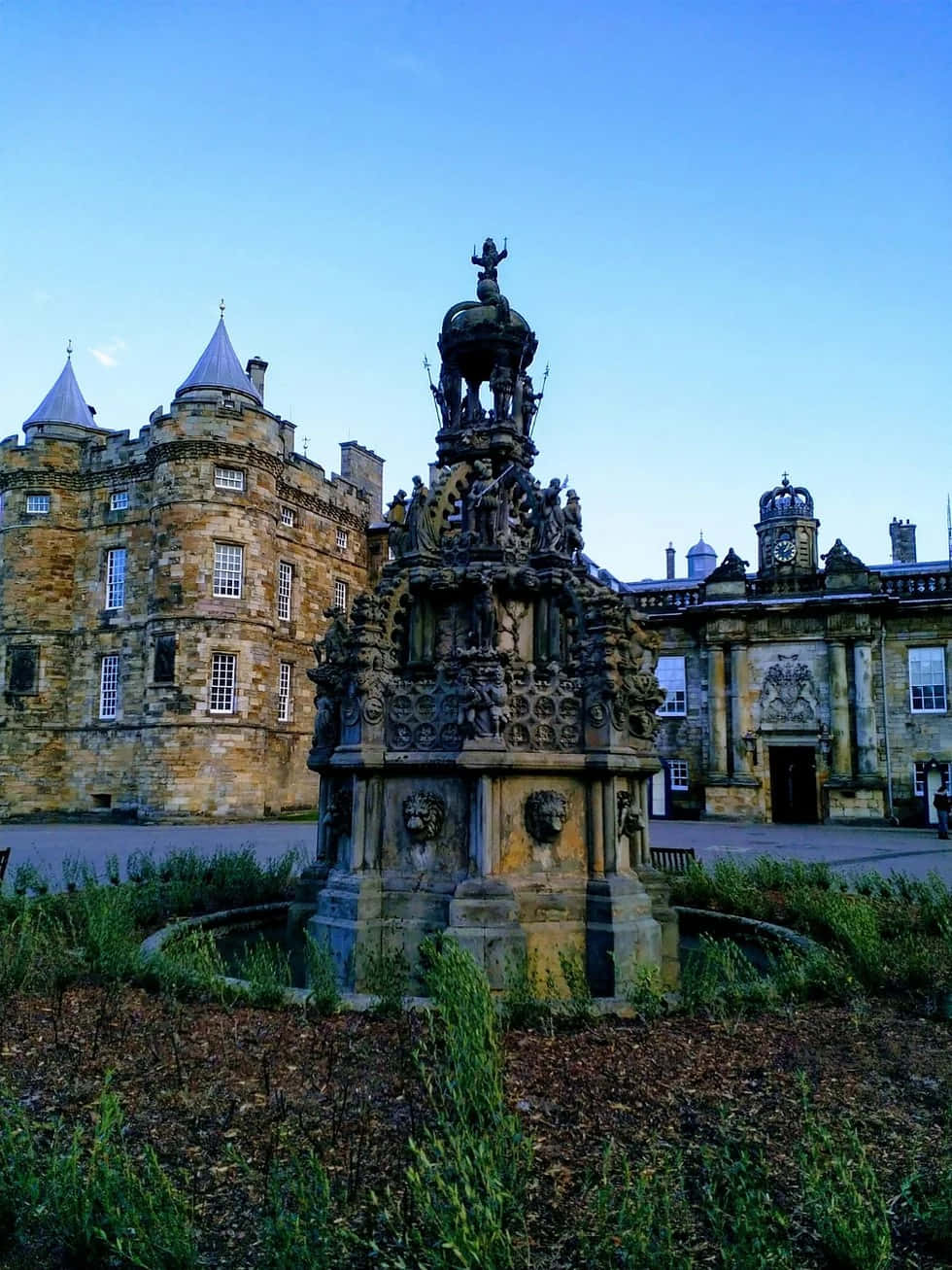 Holyrood Palace Forecourt Fountain Edinburgh Wallpaper