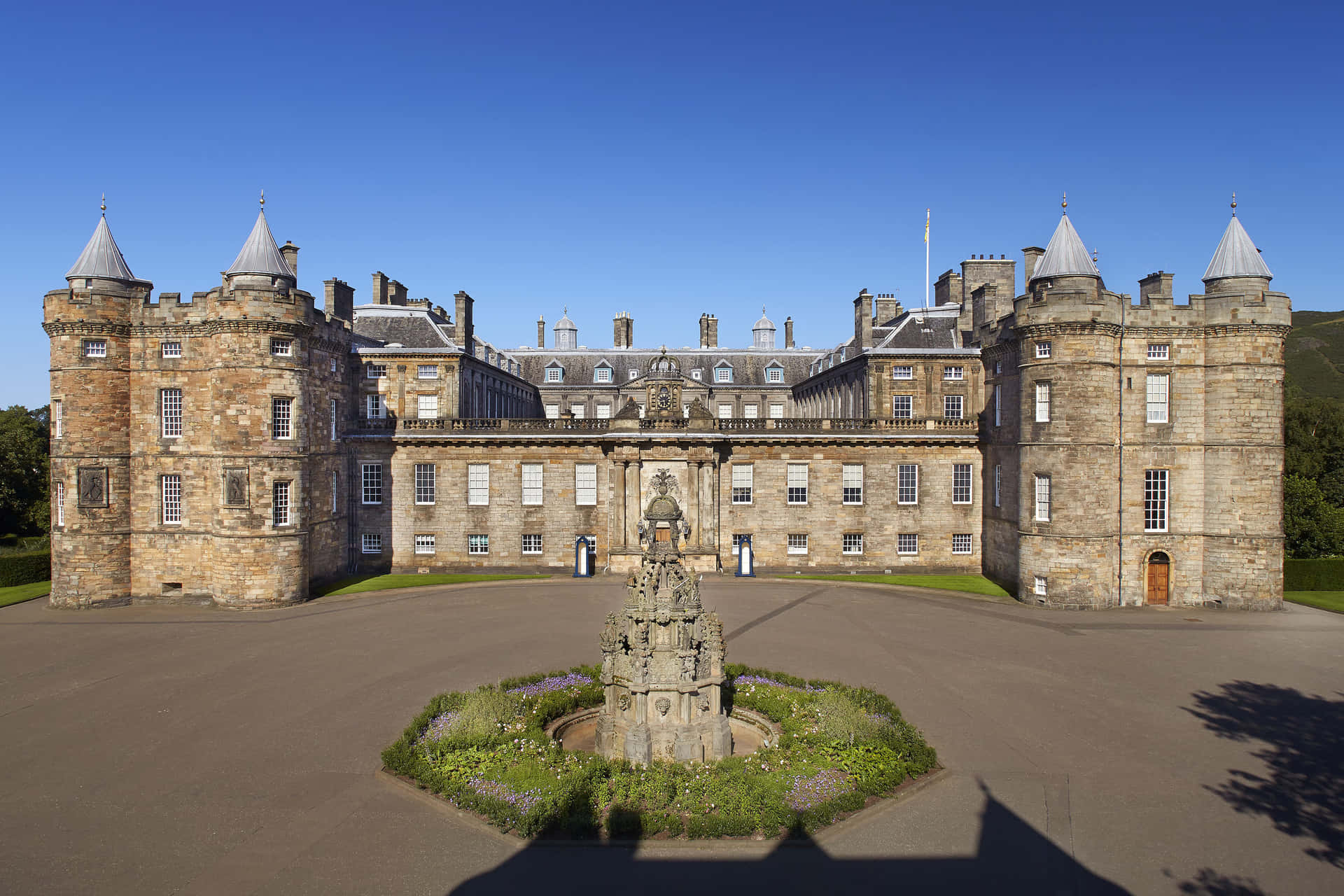 Holyroodhouse Palace Edinburgh Wallpaper