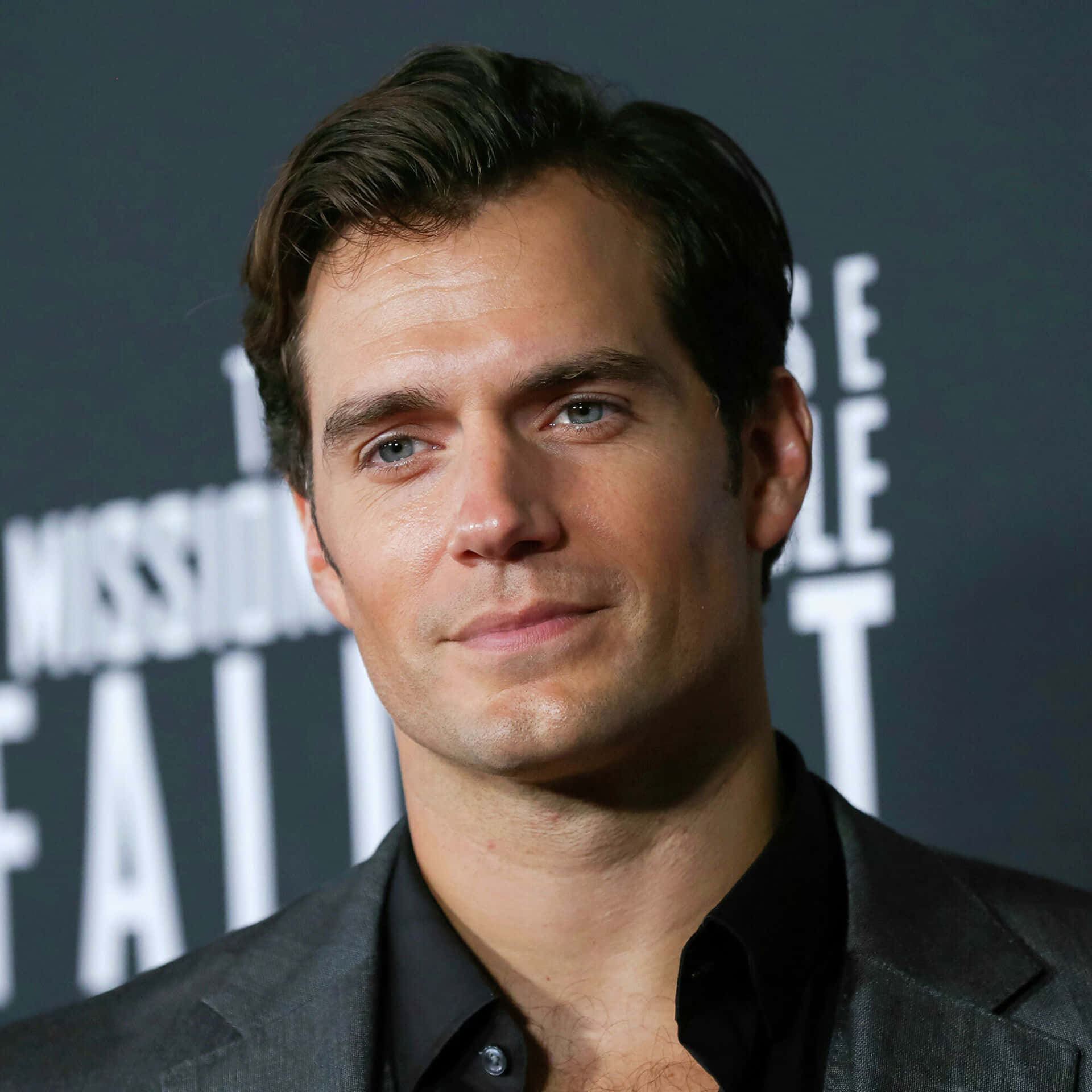 Charismatic Henry Cavill at glamorous red carpet event. Wallpaper