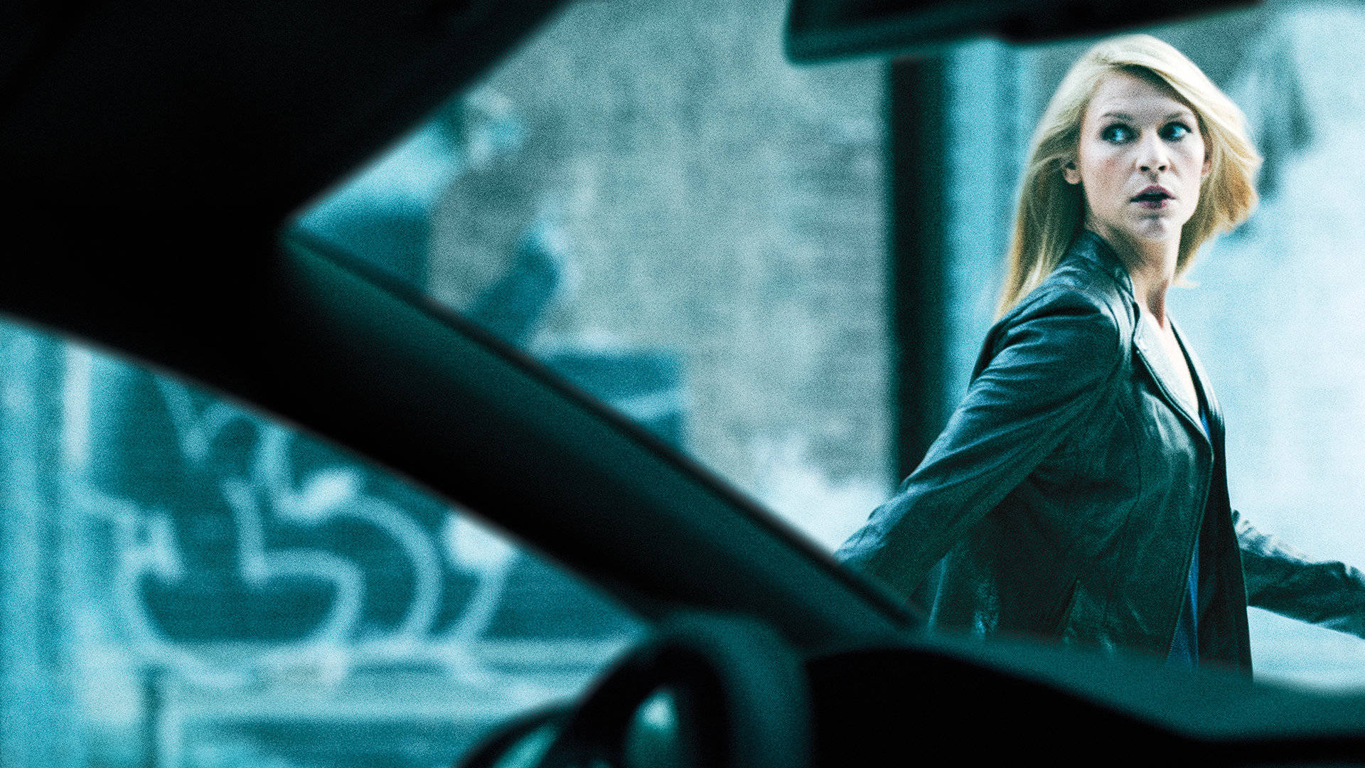 Homeland - CIA Agent Carrie Mathison in action Wallpaper