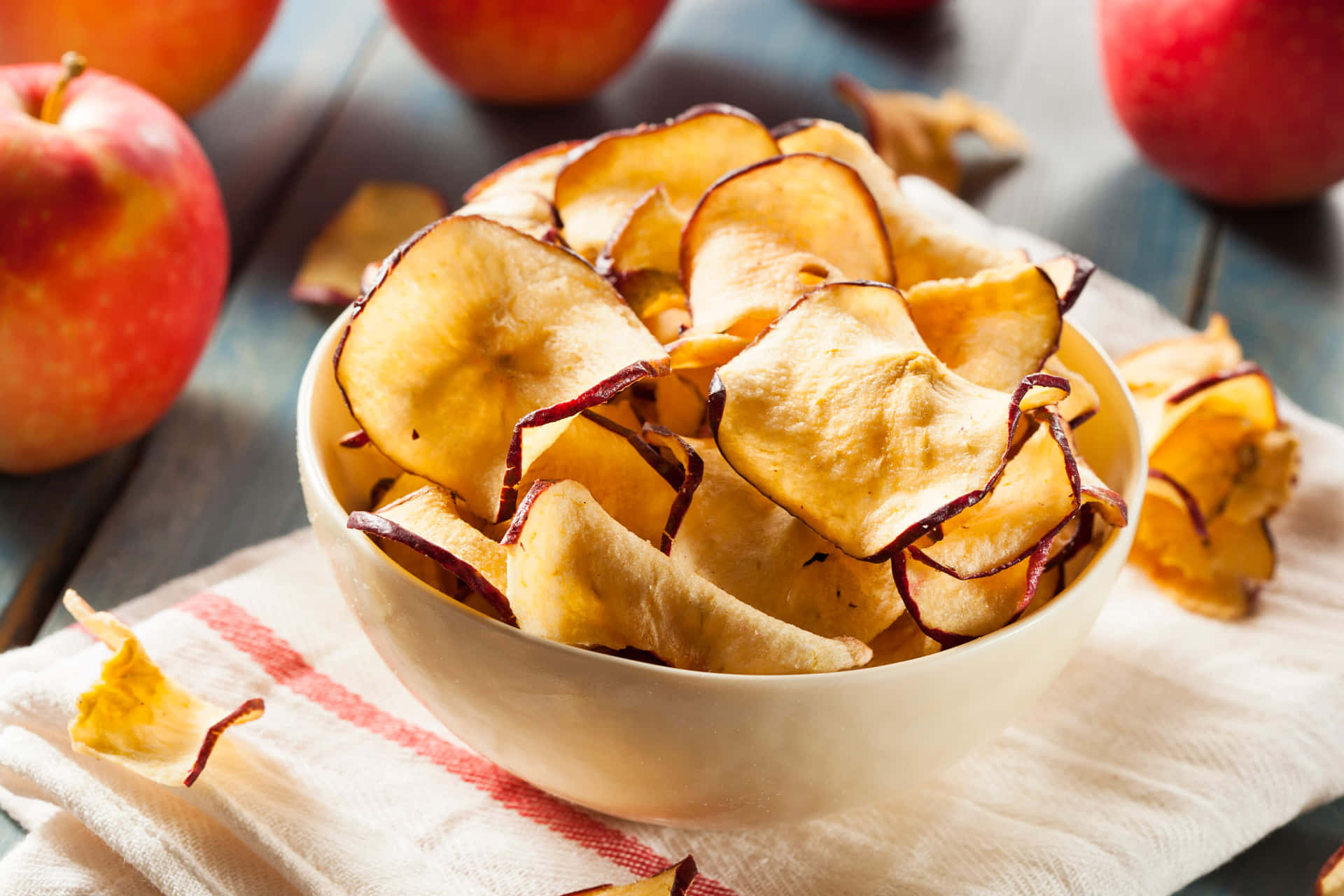 Kom Met Zelfgemaakte Appelchips Achtergrond