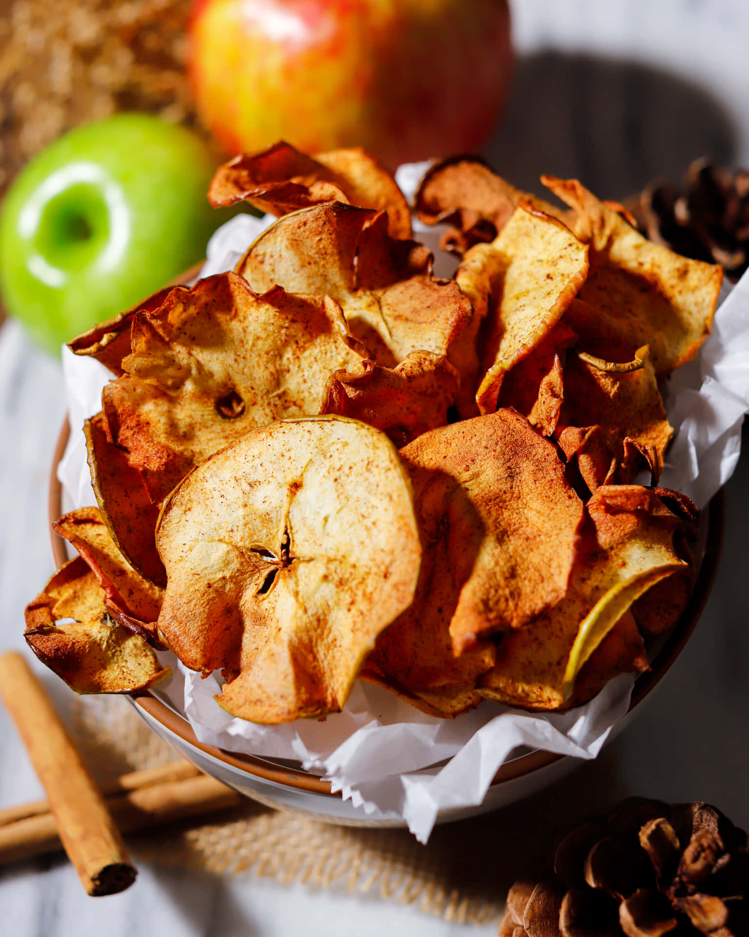 Zelfgemaakte Kaneel Appel Chips Achtergrond