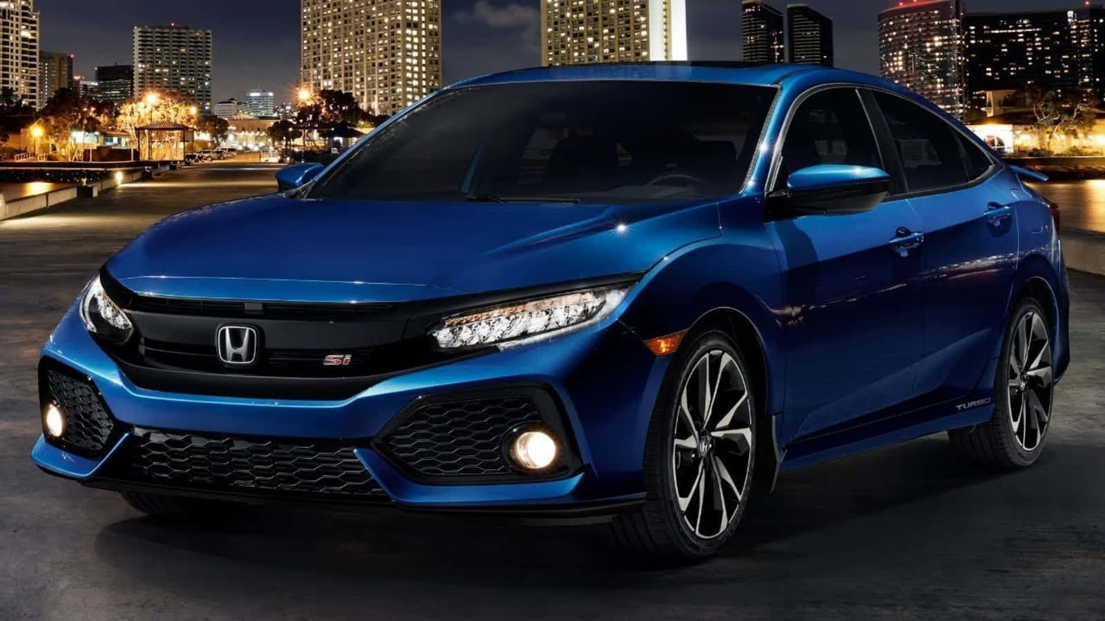 Lahonda Civic Blu Del 2019 È Parcheggiata Di Fronte A Una Città Di Notte