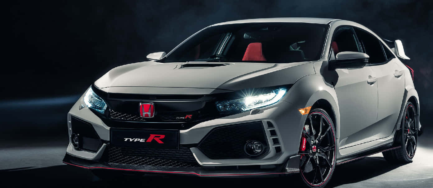 Den 2019 Honda Civic Type R vises i et mørkt rum Wallpaper
