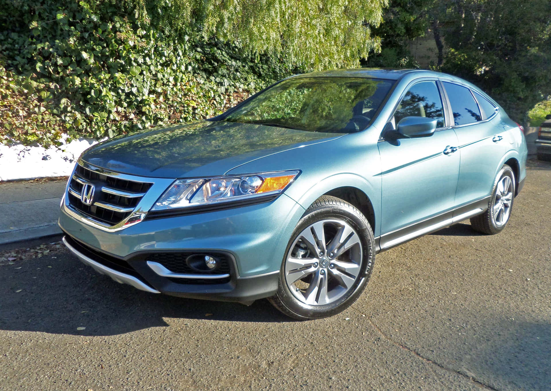 Sleek and Stylish Honda Crosstour on the Road Wallpaper