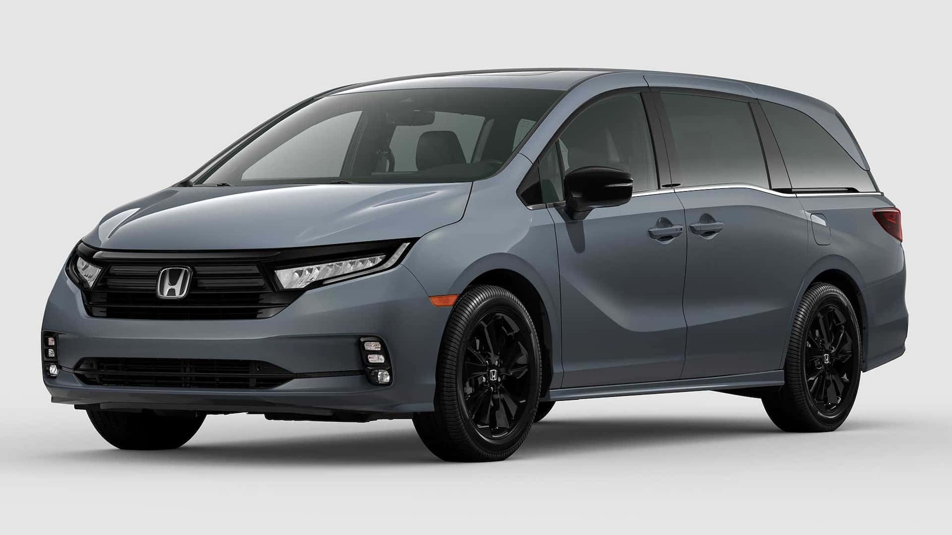 Stunning Silver Honda Odyssey in Motion Wallpaper