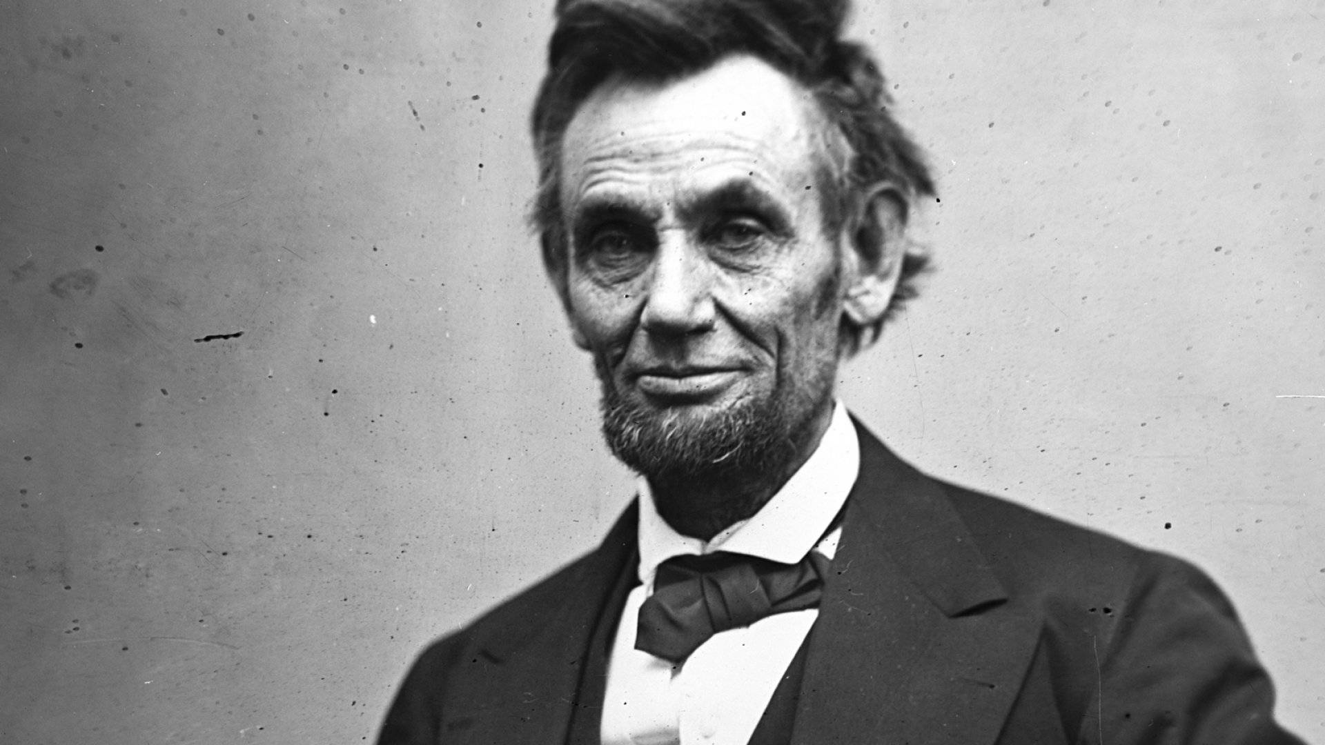 Honorable Abraham Lincoln In Historic Portrait Wallpaper