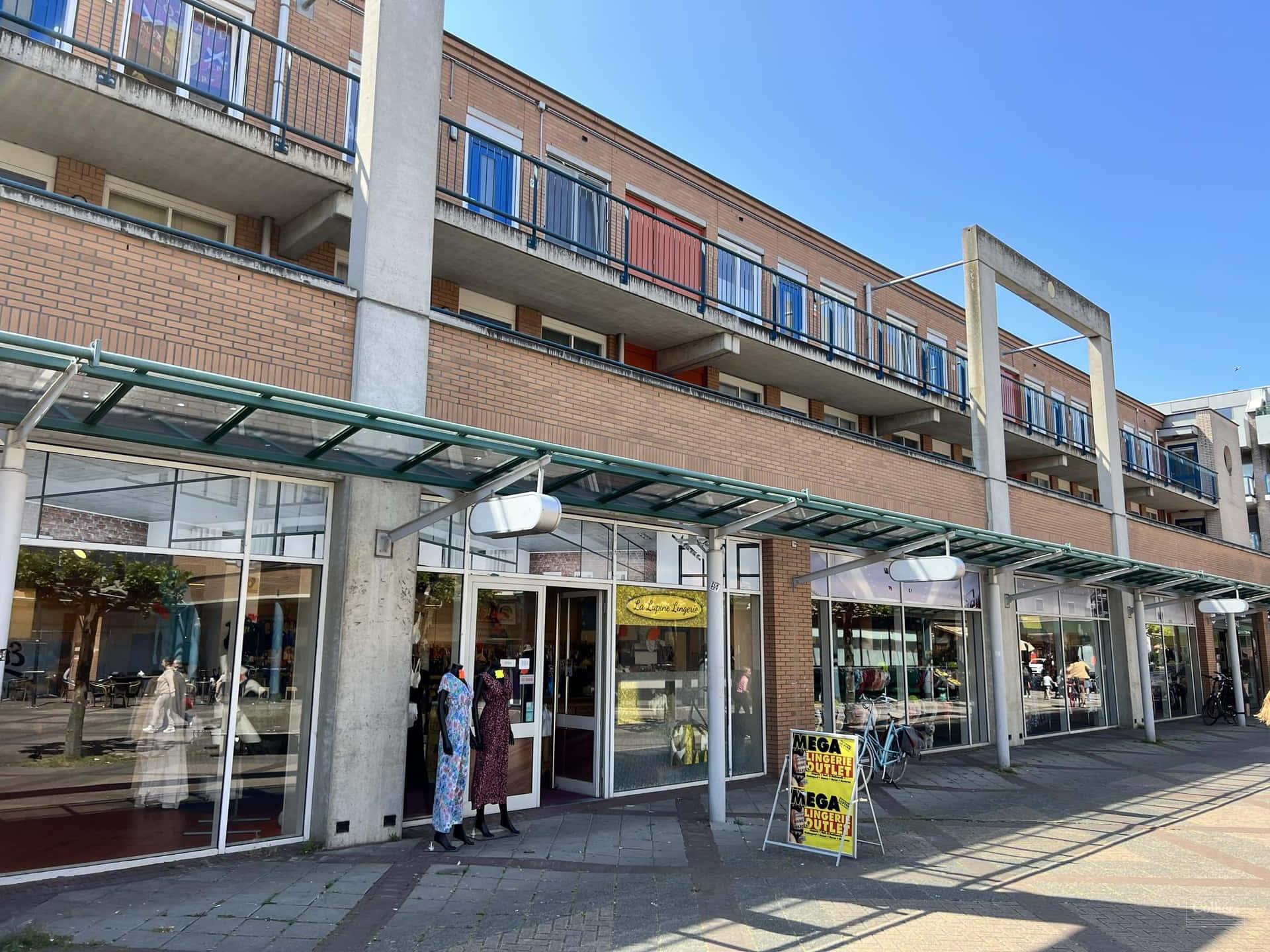 Hoorn Shopping Area Sunny Day Wallpaper