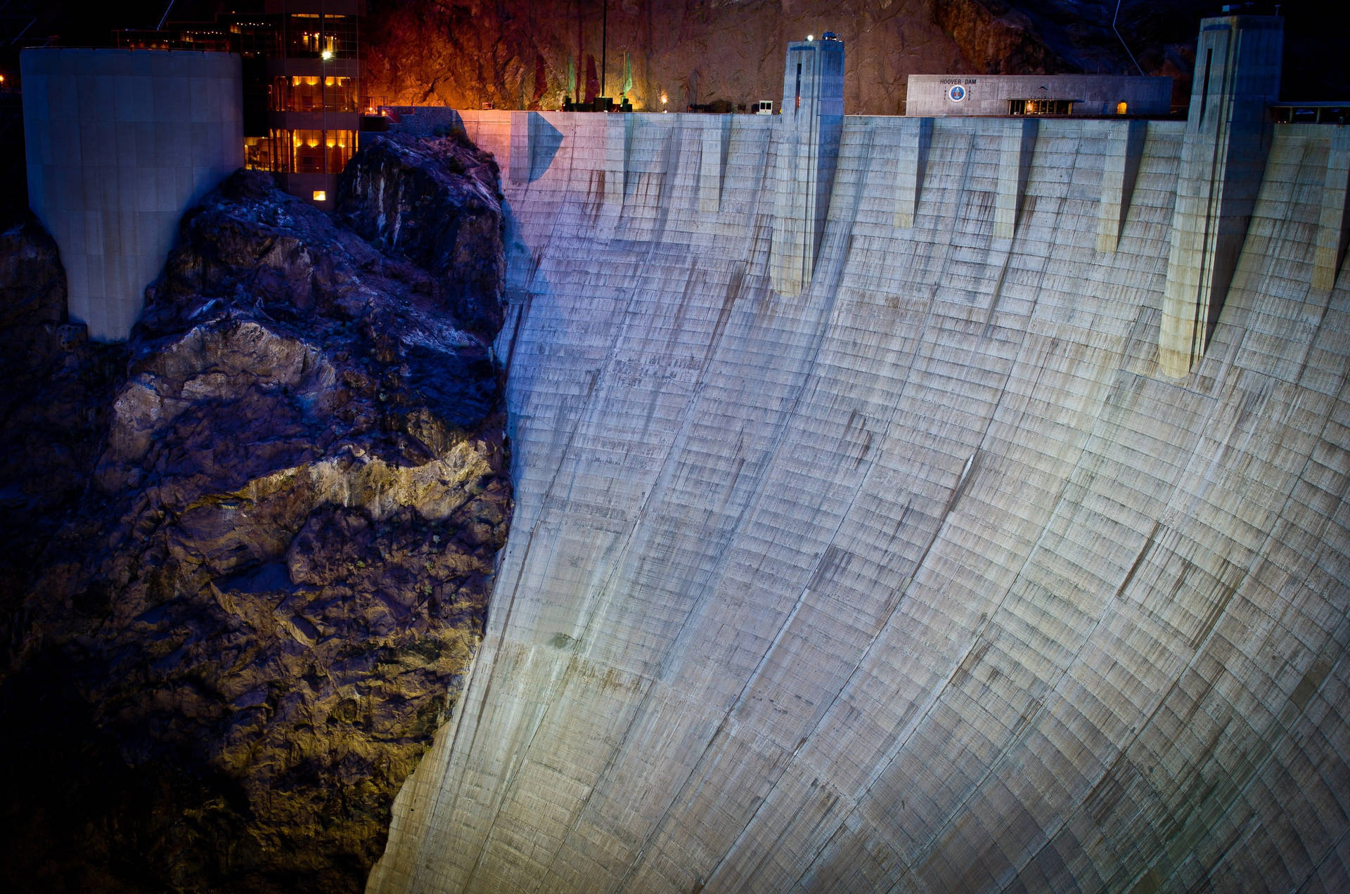 Hooverdam In Der Nacht Beleuchtet. Wallpaper
