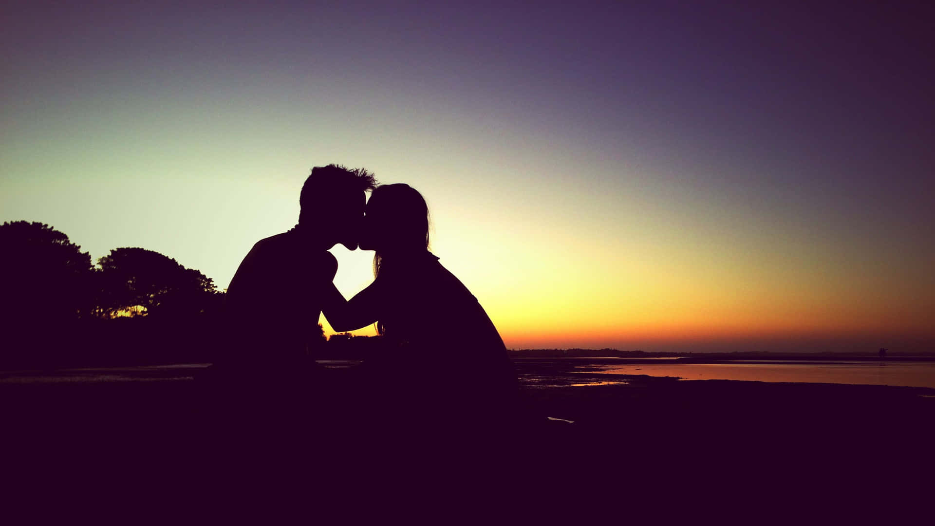 Horizontal Couple Kissing Their Lips Wallpaper